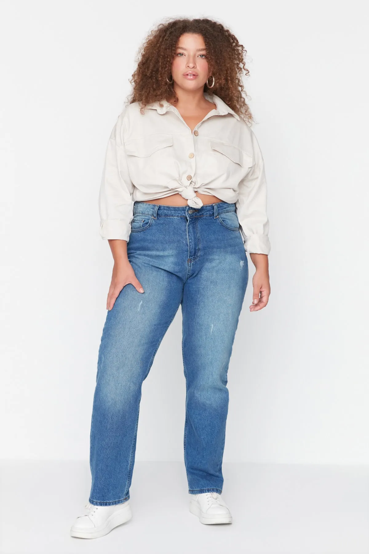 Trendyol Curve  Hellblaue Bootcut-Jeans mit hoher Taille TBBAW23CJ00011