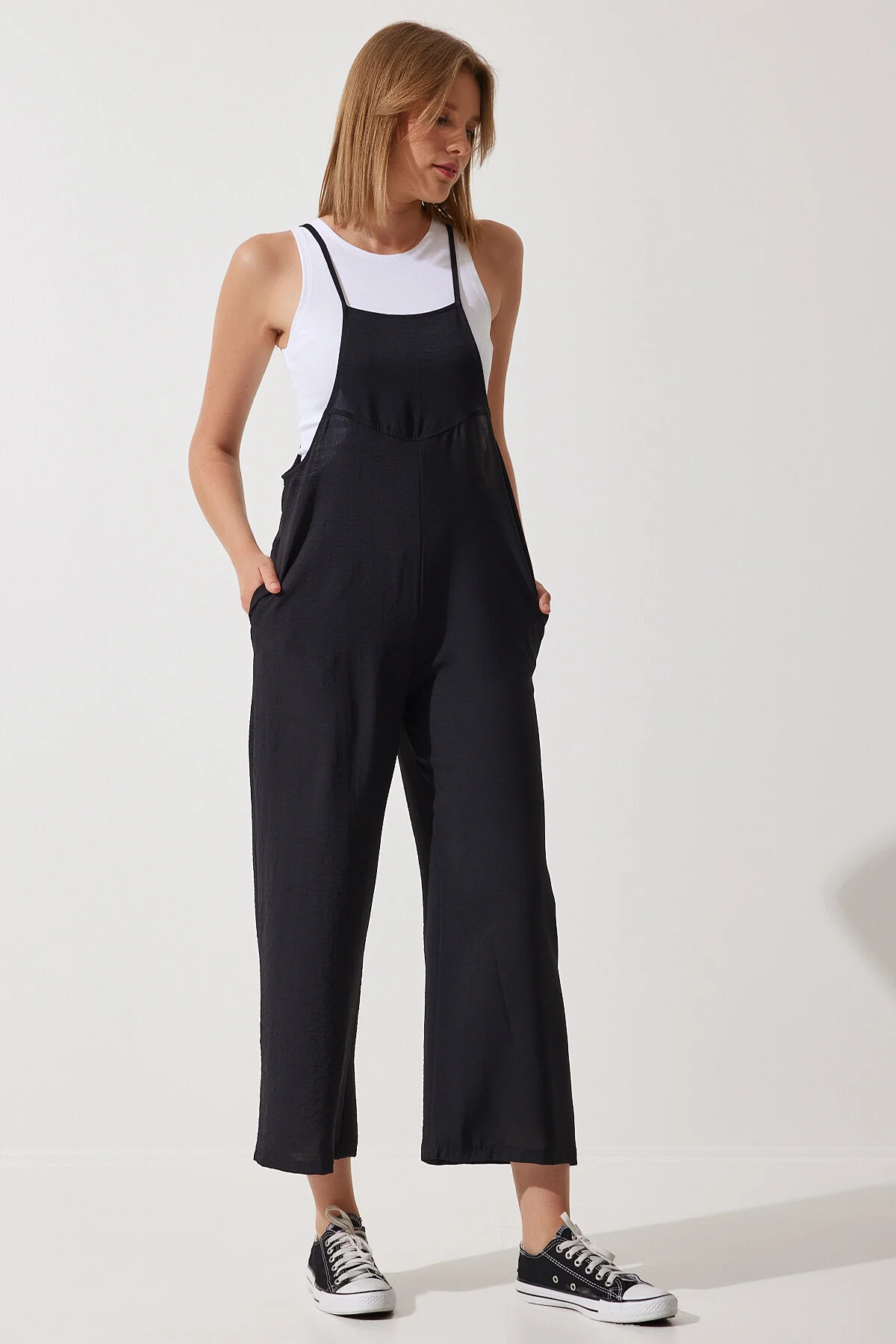Happiness İstanbul  Schwarzer Gärtner-Jumpsuit mit Taschen für Damen DD00910