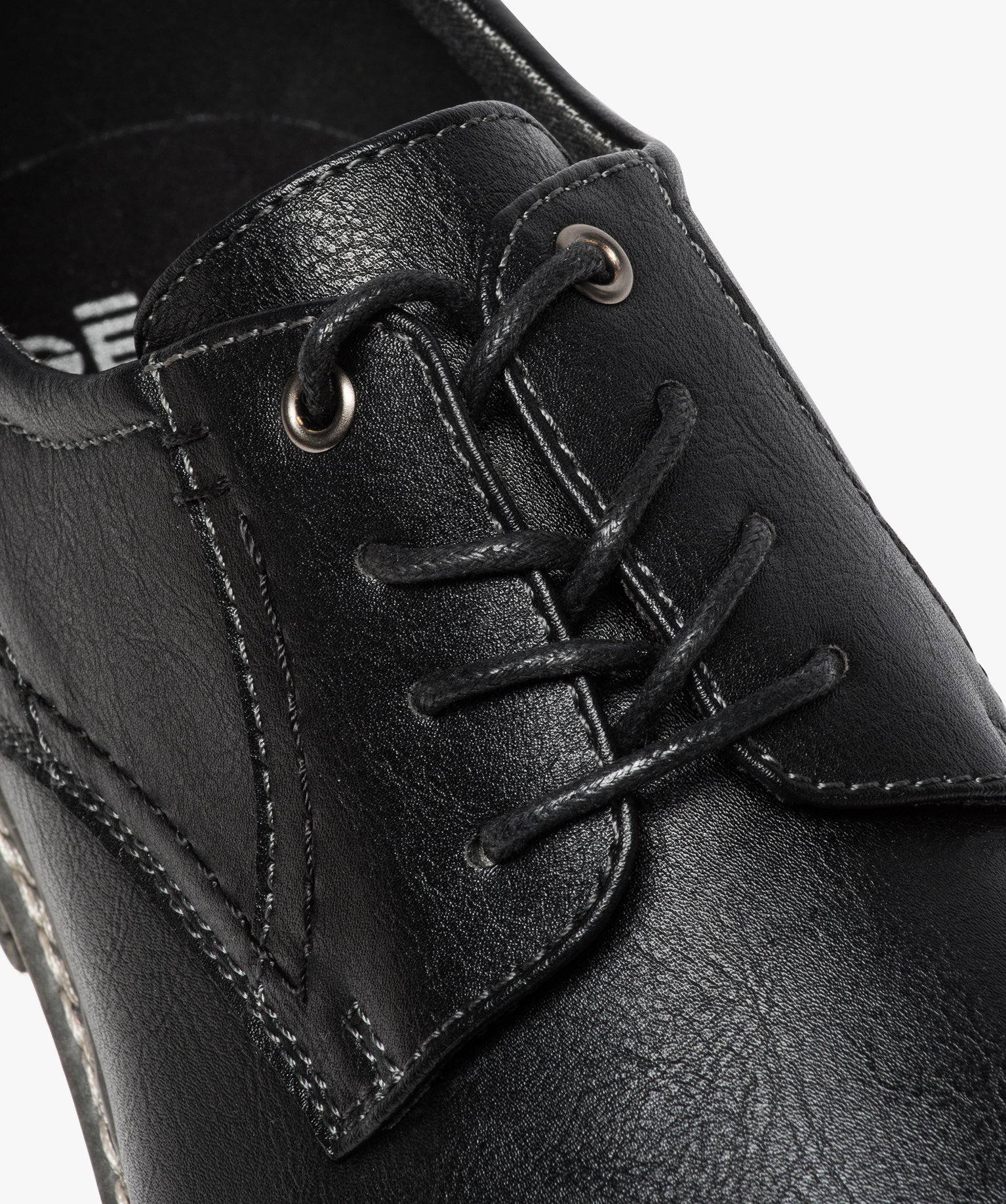 Derbies homme avec un illet métallique et surpiqres noir | GEMO