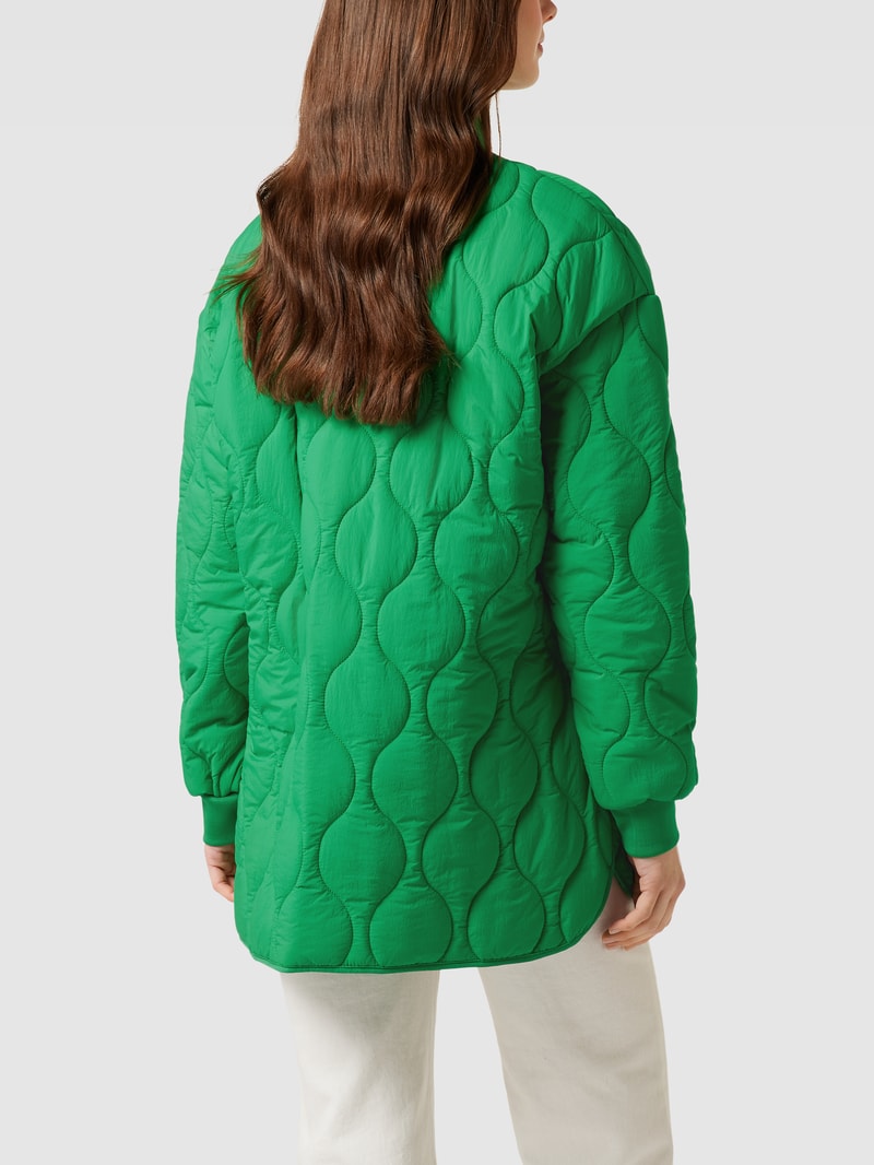 Steppjacke mit Strukturmuster in grasgrün