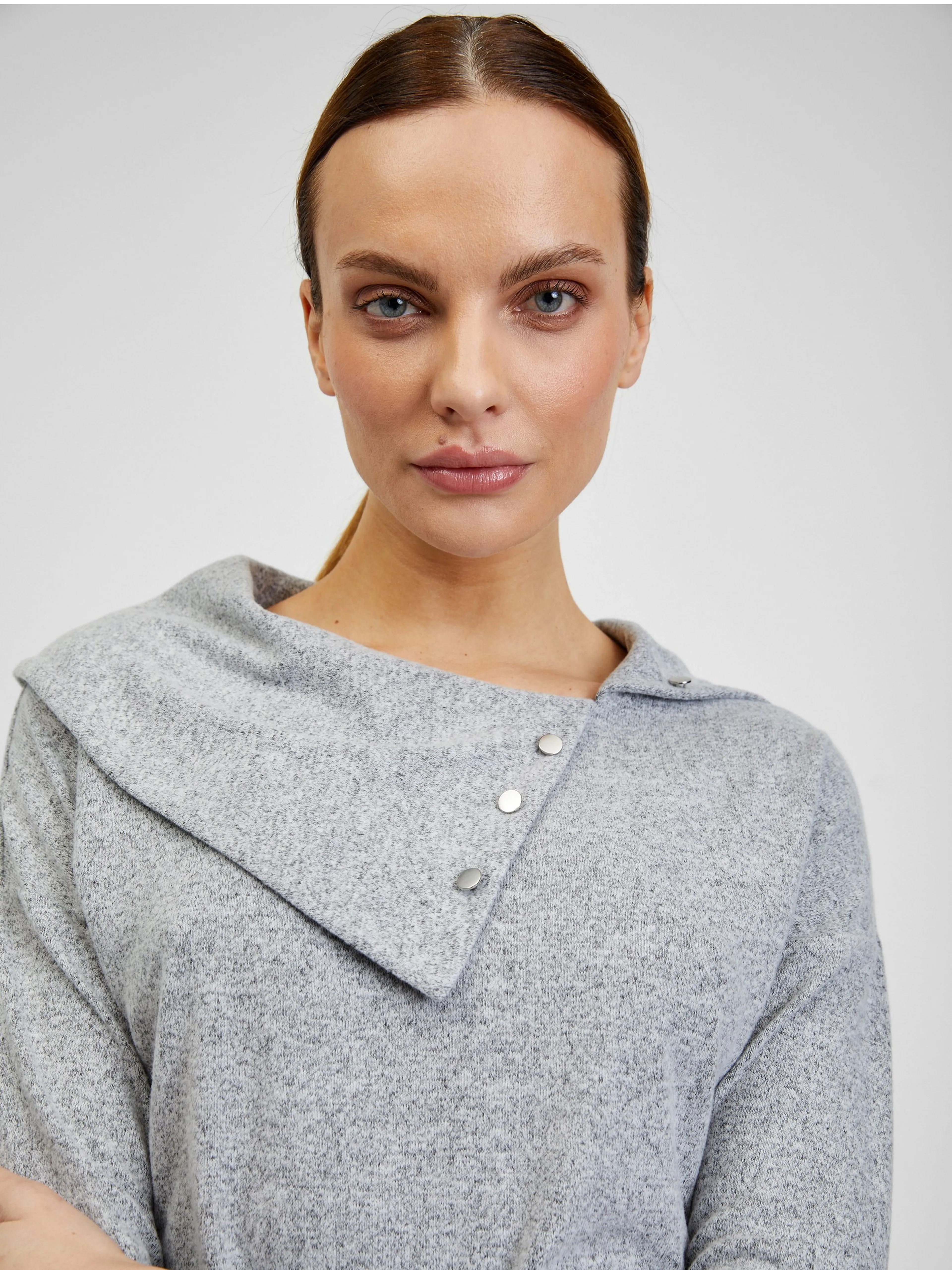 Graues Damen-T-Shirt mit dekorativen Details ORSAY