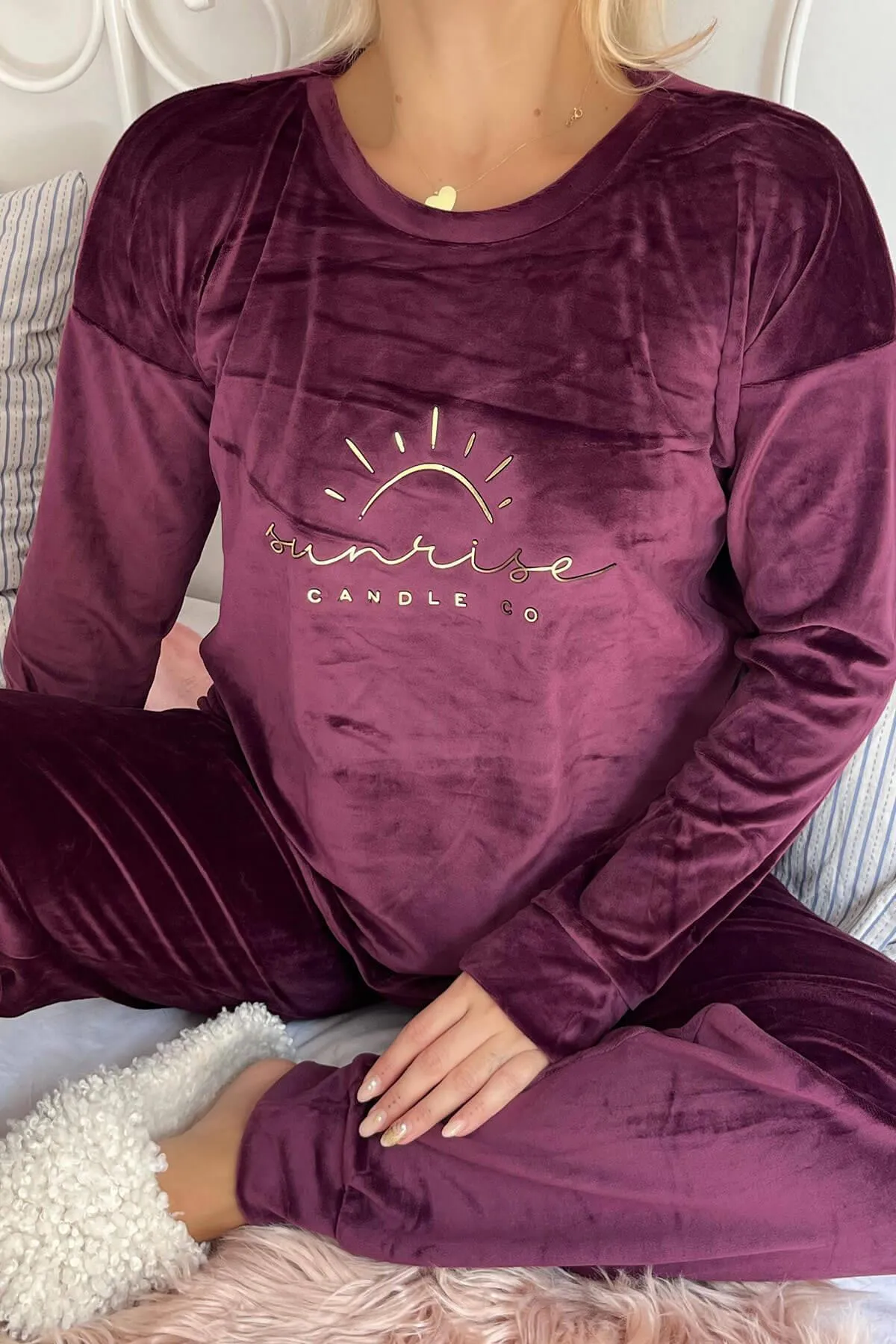 Pijamaevi  Plum Sunshine gemustertes, exklusives Damen-Pyjama-Set aus Samt