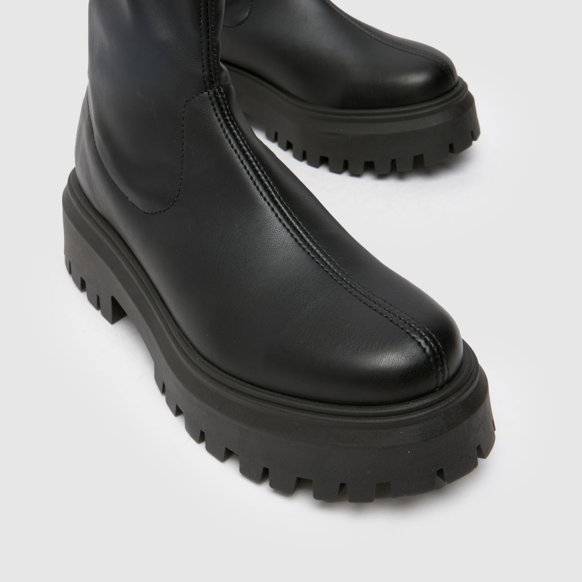 Gležnarji z debelimi nogavicami Schuh Amiyah v črni barvi