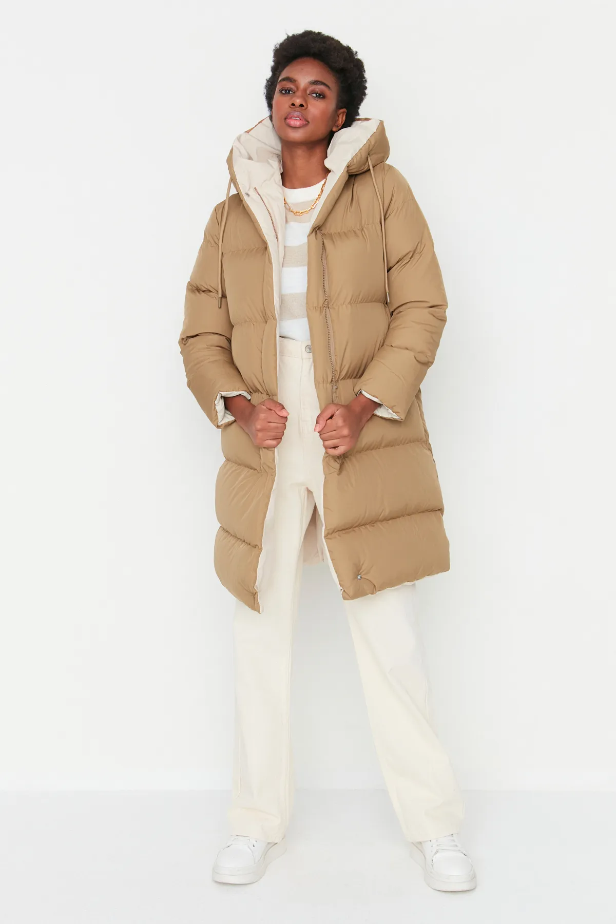 Trendyol Collection  Braun-Ecru doppelseitige, wasserabweisende, lange Pufferjacke mit Kapuze TWOAW23MO00052