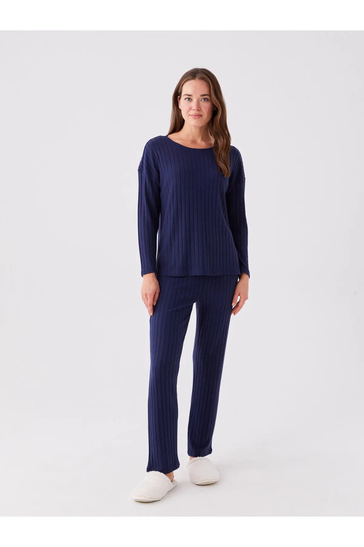 LC Waikiki  Einfarbiges, langärmliges Damen-Pyjama-Set mit Rundhalsausschnitt