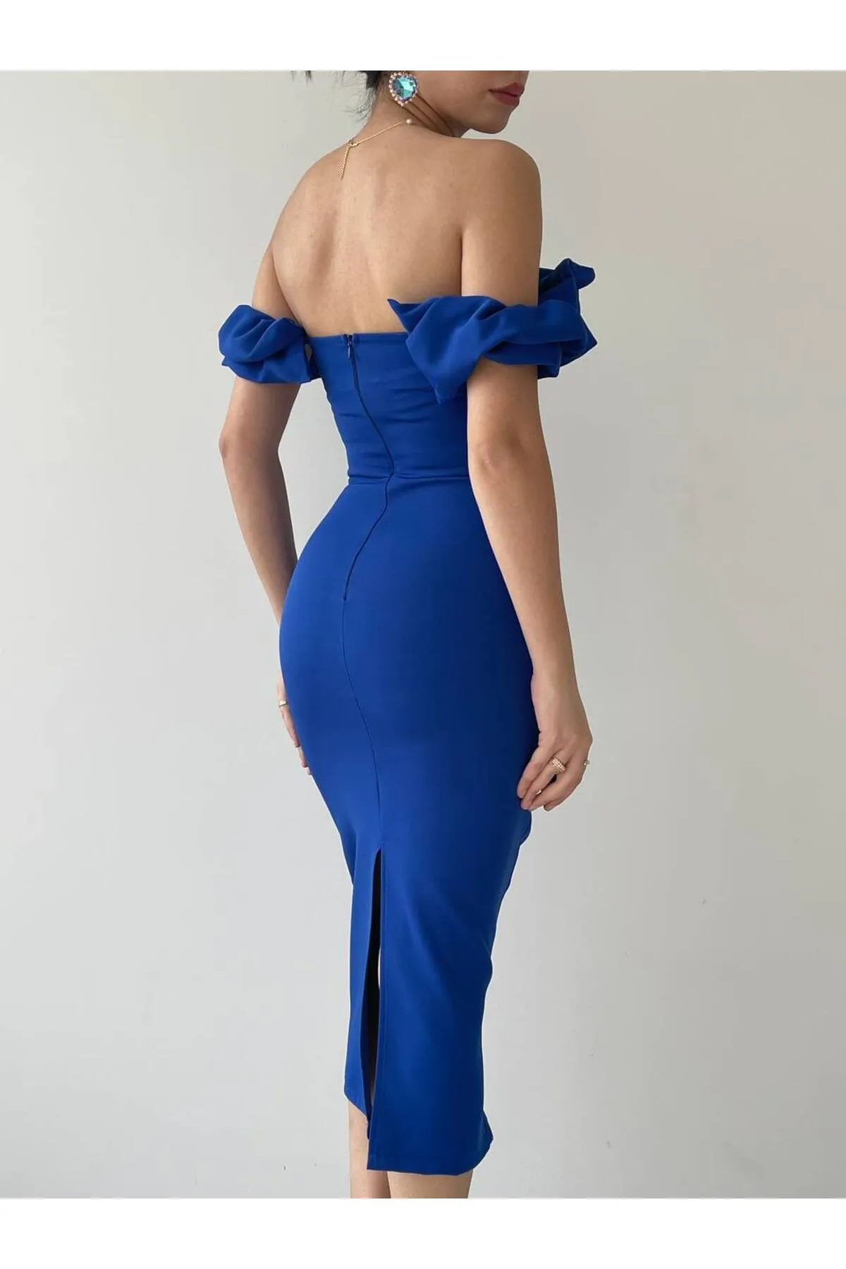SONREİR  NIEDRIGE SCHULTERKLEID IN MIDI-LÄNGE