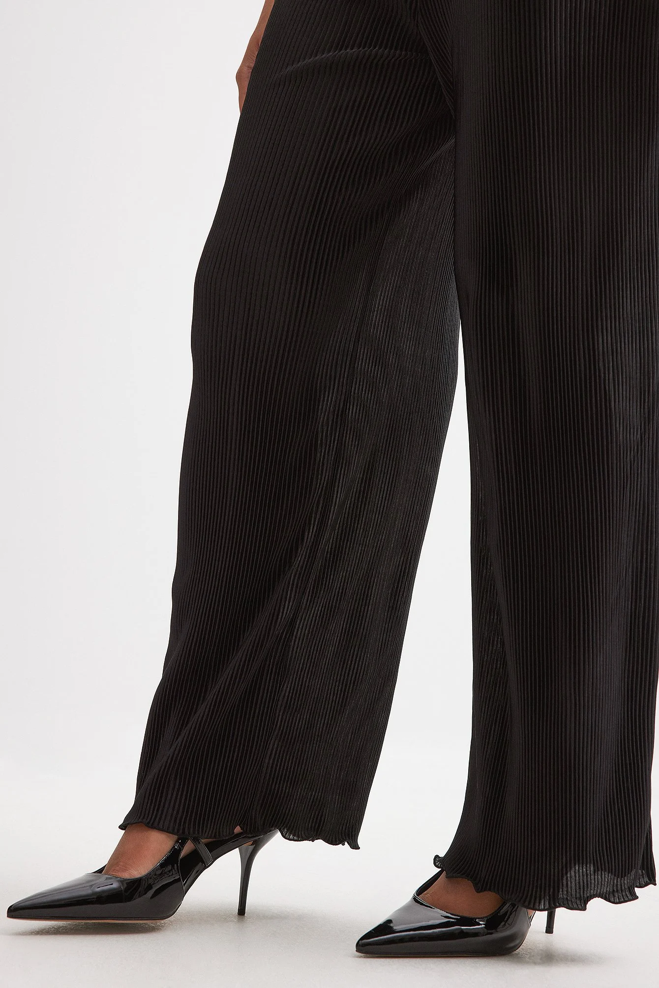 Plissierte Hose mit niedriger Taille