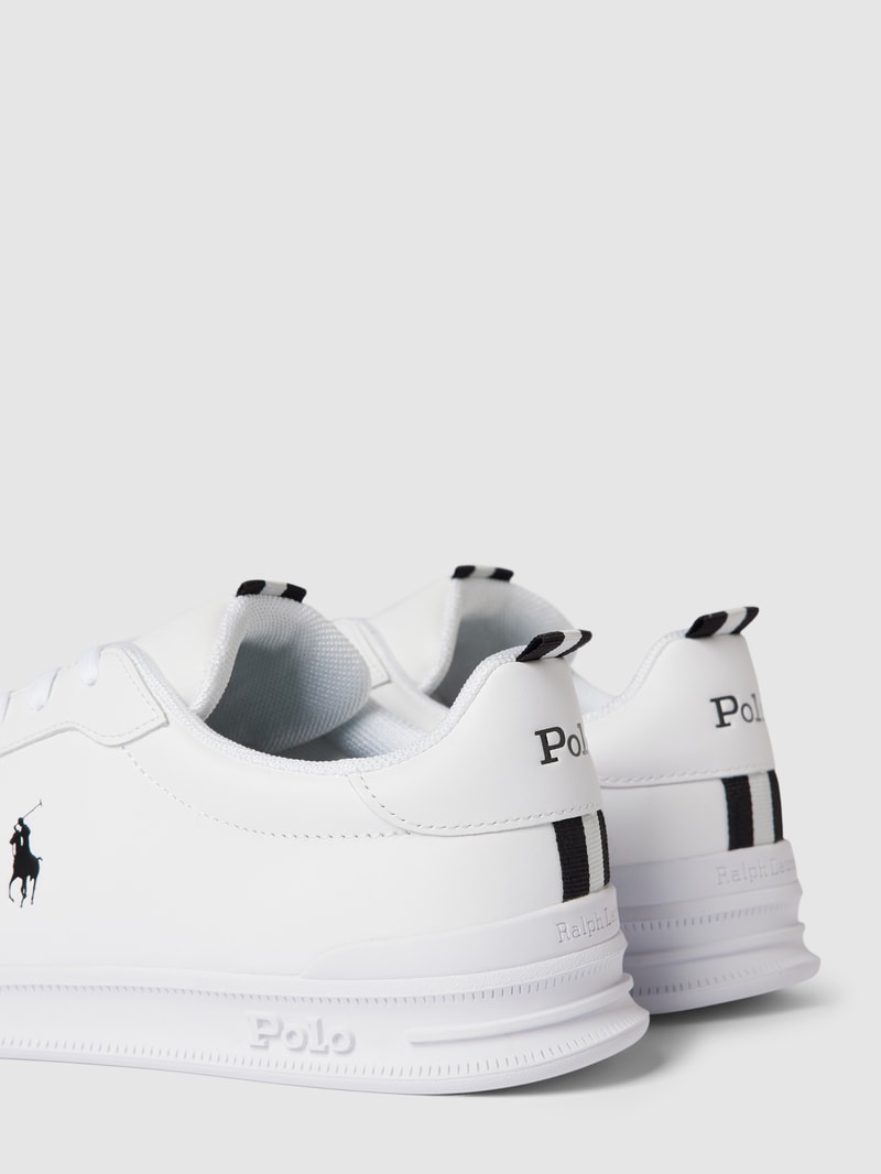 Sneaker mit Label-Details in weiß