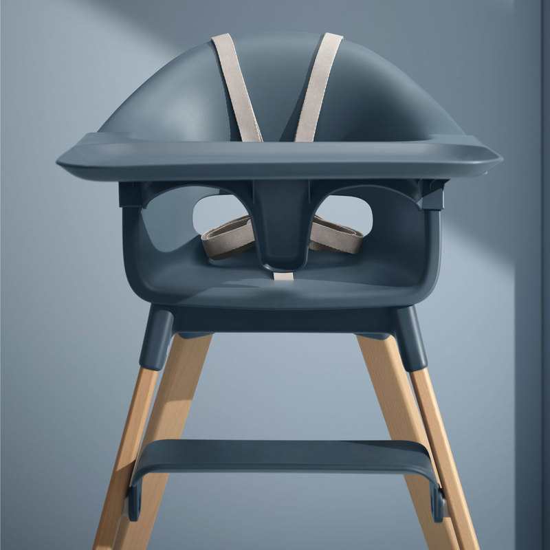 Chaise haute Clikk Fjord bleue pieds bois Stokke