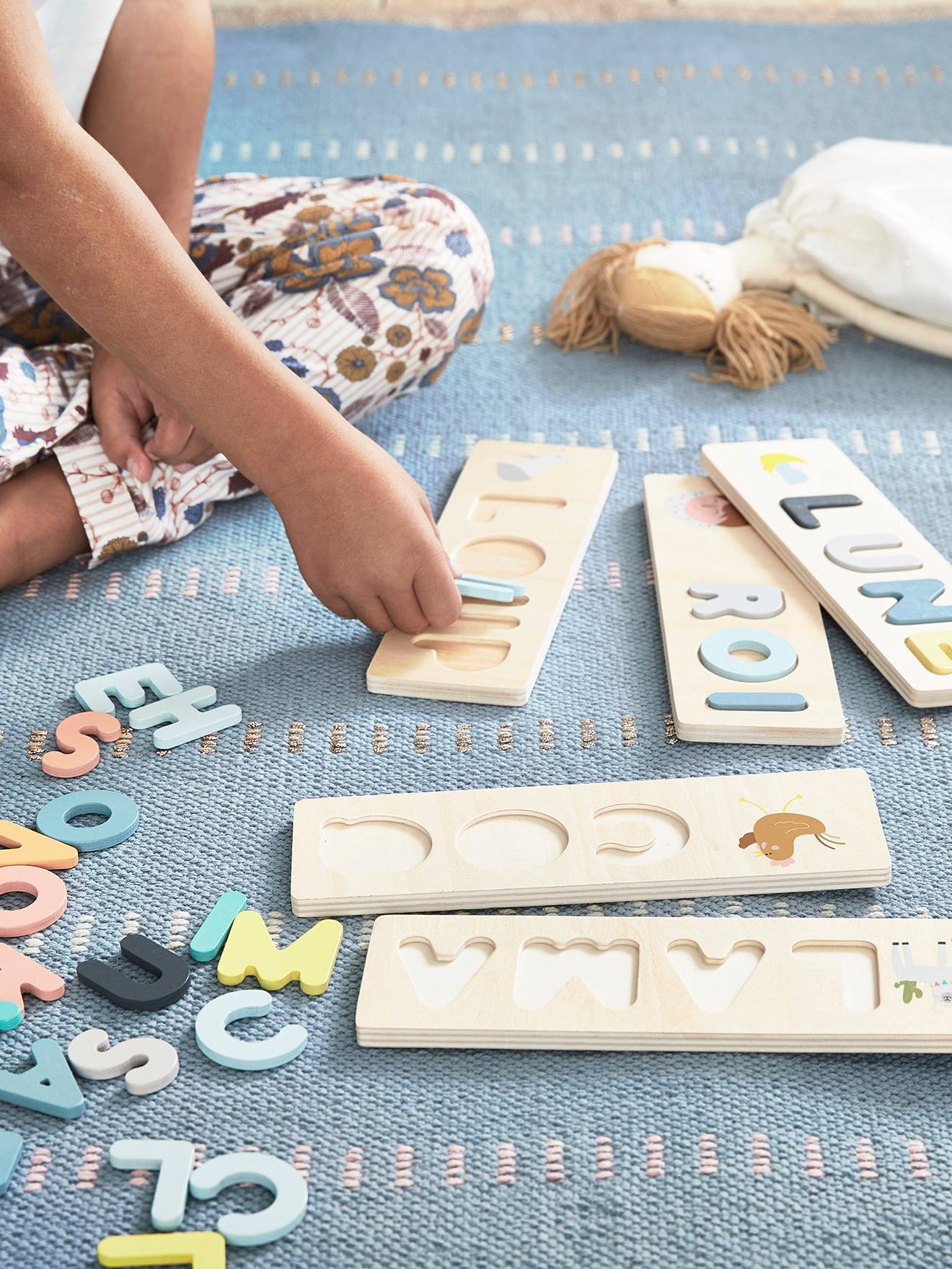 Puzzle des mots à encastrer en bois FSC® multicolore