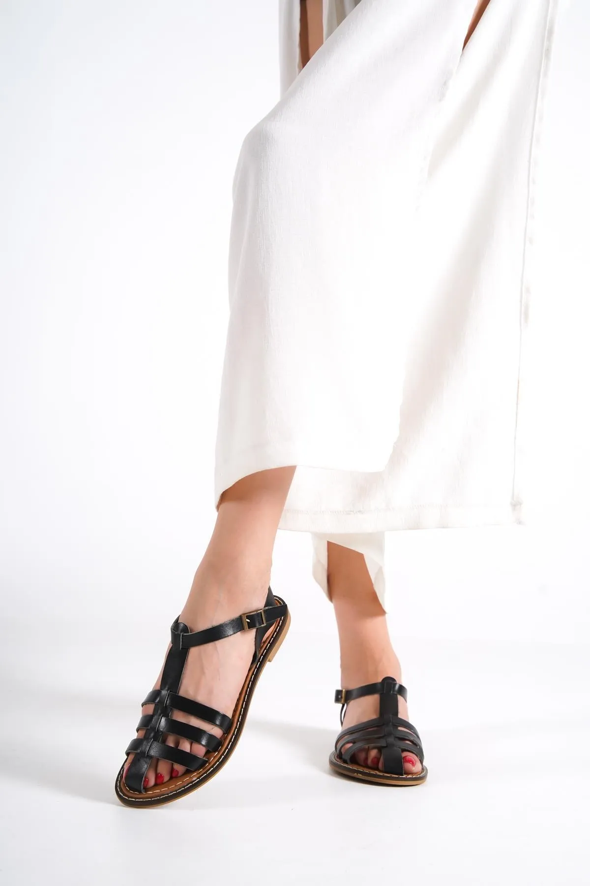 Capone Outfitters  Capone Gladiator Schwarze Damen-Ledersandalen mit Riemen
