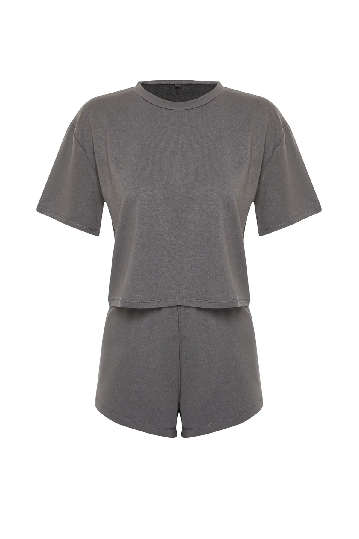Trendyol Collection  Anthrazitfarbenes Set aus T-Shirt und Shorts mit weichen Knöpfen und Strickoberteil und -unterteil TWOSS24AU00056