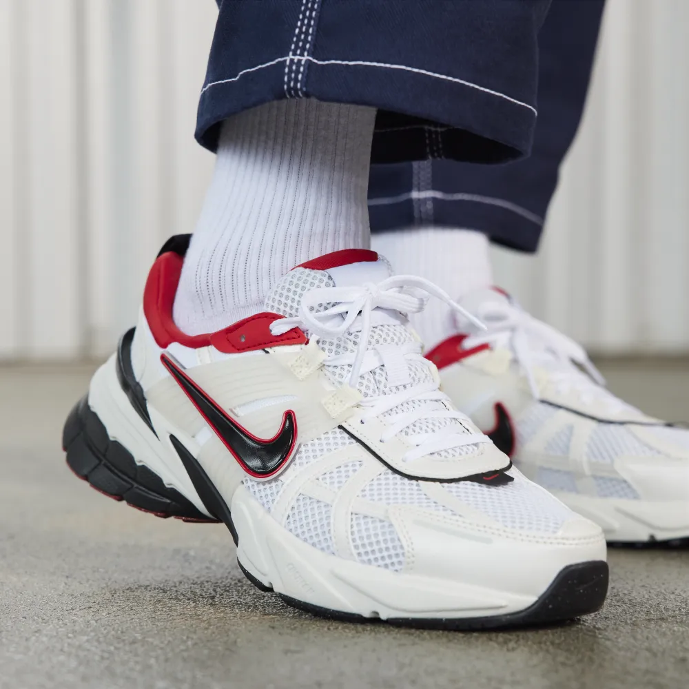Nike V2K Run HF0120-100 / weiss