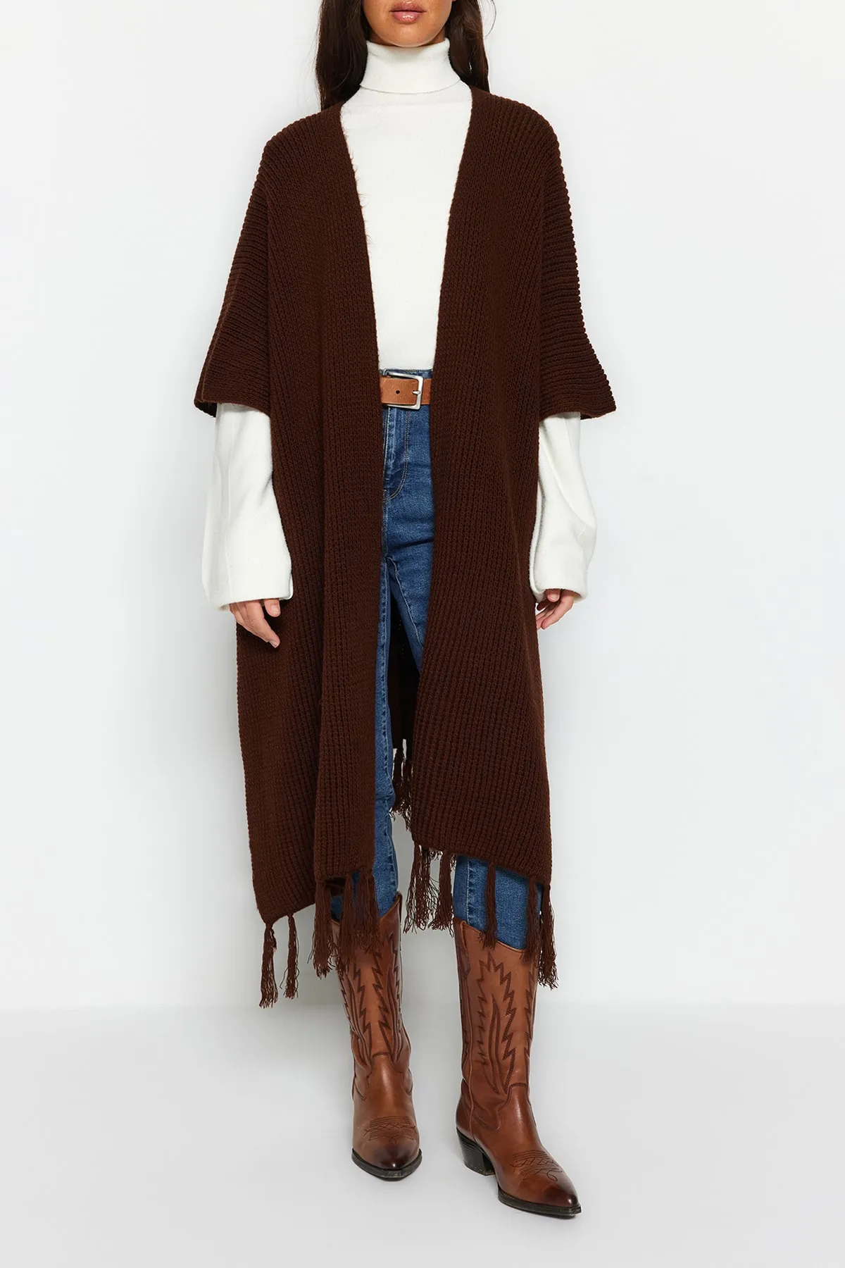 Trendyol Modest  Brauner Rock mit Quasten, langer Strick-Cardigan TCTAW23TH00008