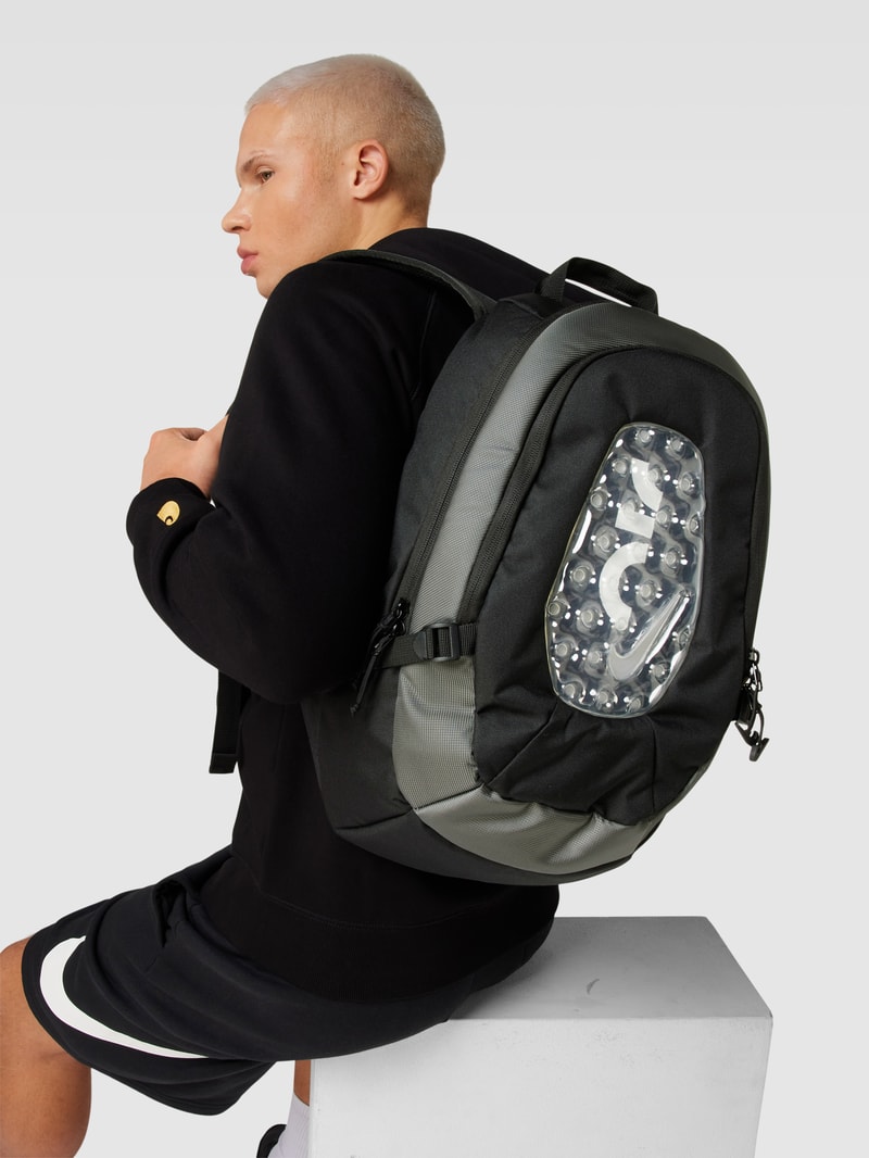 Rucksack mit Two-Tone-Machart in schwarz