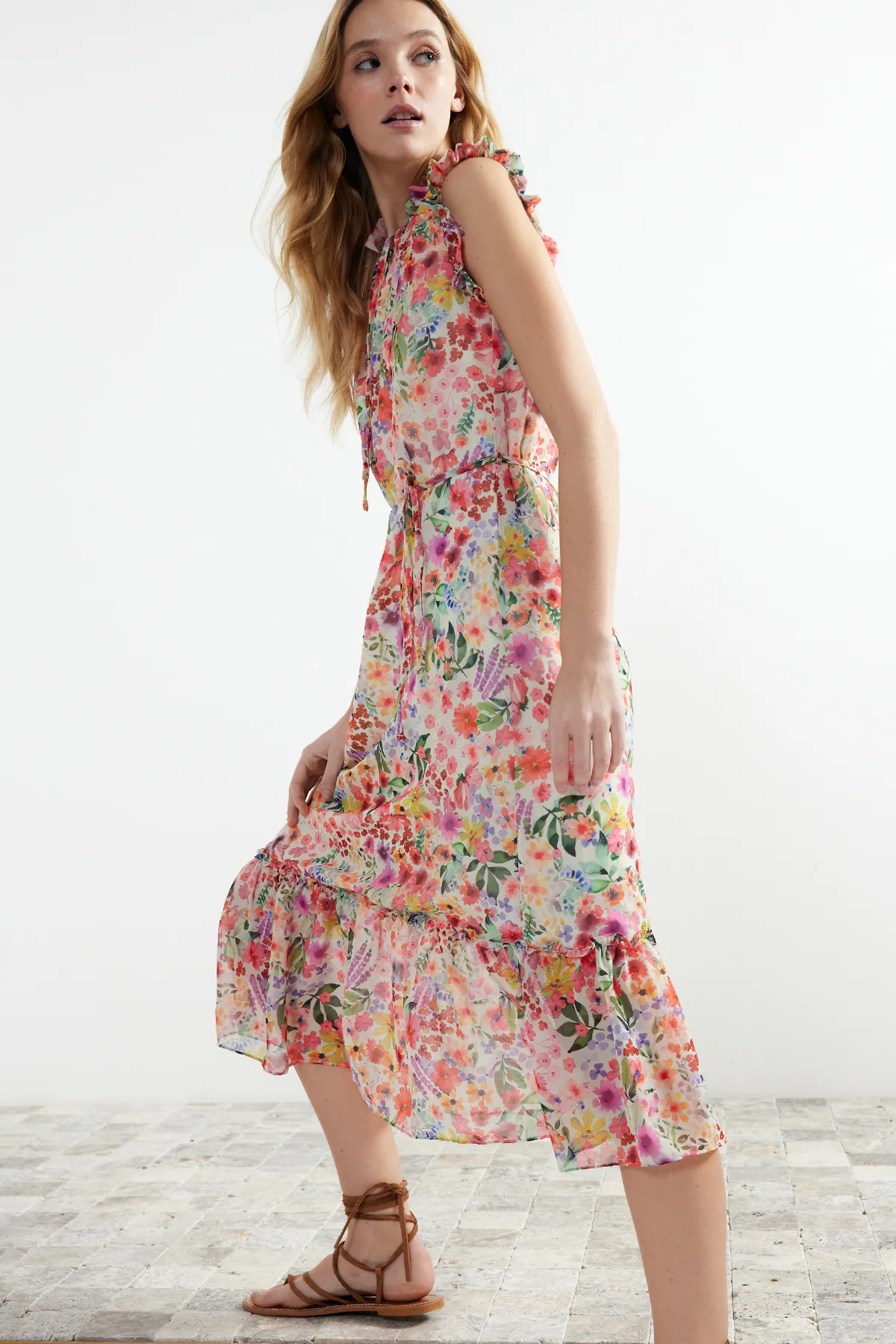 Trendyol Collection  Rosa gemustertes Midi-Gewebekleid in A-Linie/Glockenform TWOSS23EL01840