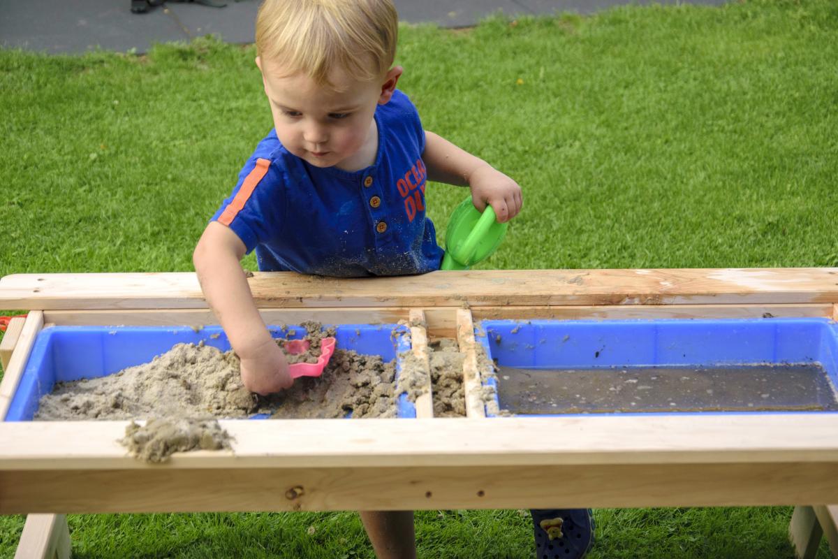 dobar Kinder Picknick-Tisch inkl. Matschkiste