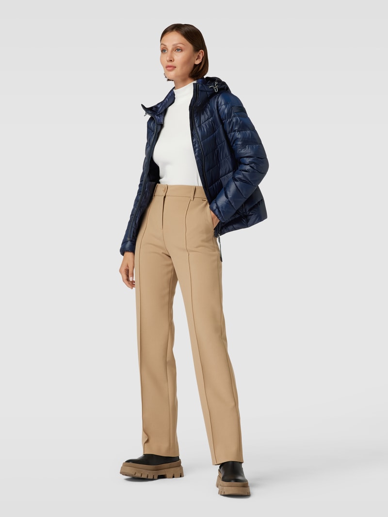 Steppjacke mit Label-Patch in marineblau