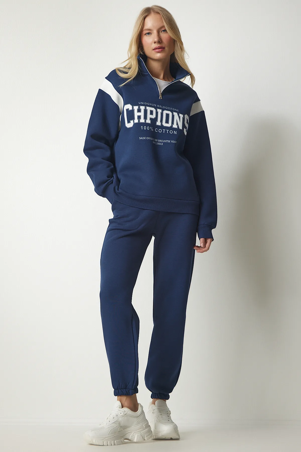Happiness İstanbul  Marineblaues geripptes Trainingsanzug-Set mit Reißverschlusskragen und Aufdruck für Damen NJ00132