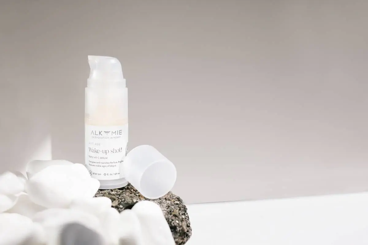 Alkmie Wake-Up Shot! Serum s trostrukim vitaminom C, 15 ml
