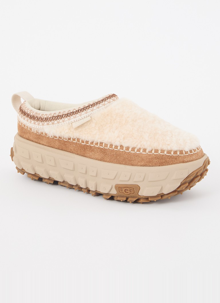 UGG Venture Daze: wygodne mokasyny z owczej skóry z detalami zamszowymi.
