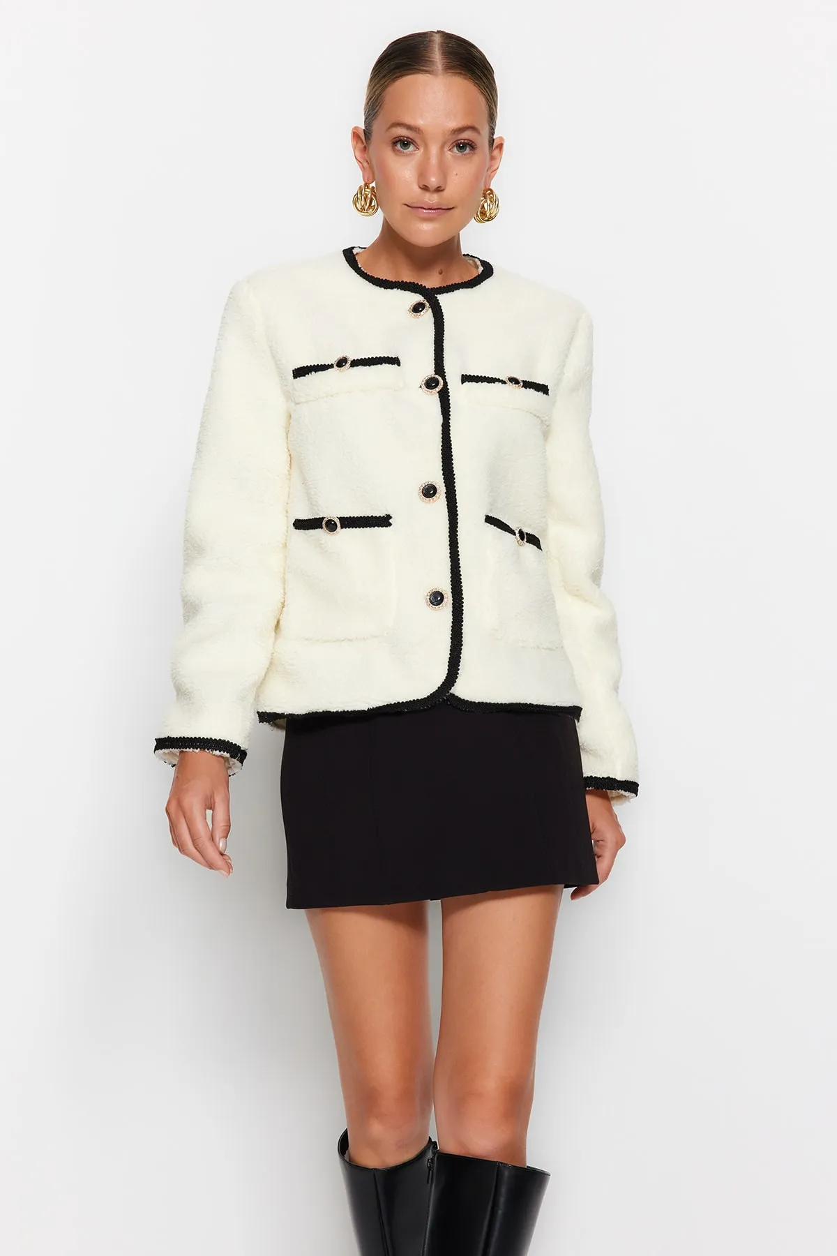 Trendyol Collection  Ecrufarbener Plüsch-Jackenmantel mit Taschendetail TWOAW24MO00010