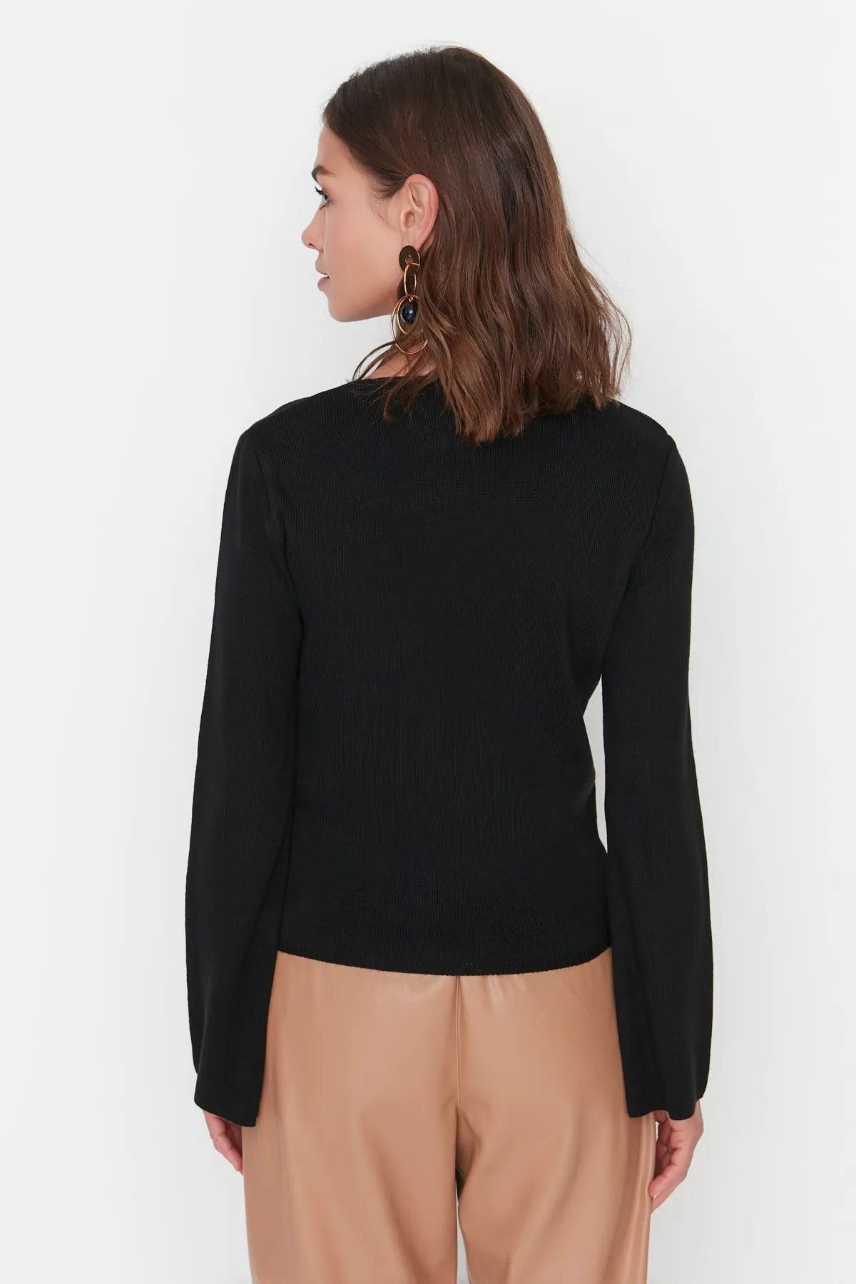 Trendyol Collection  Schwarzer Strickpullover mit Spitzendetail TWOAW23KZ01335