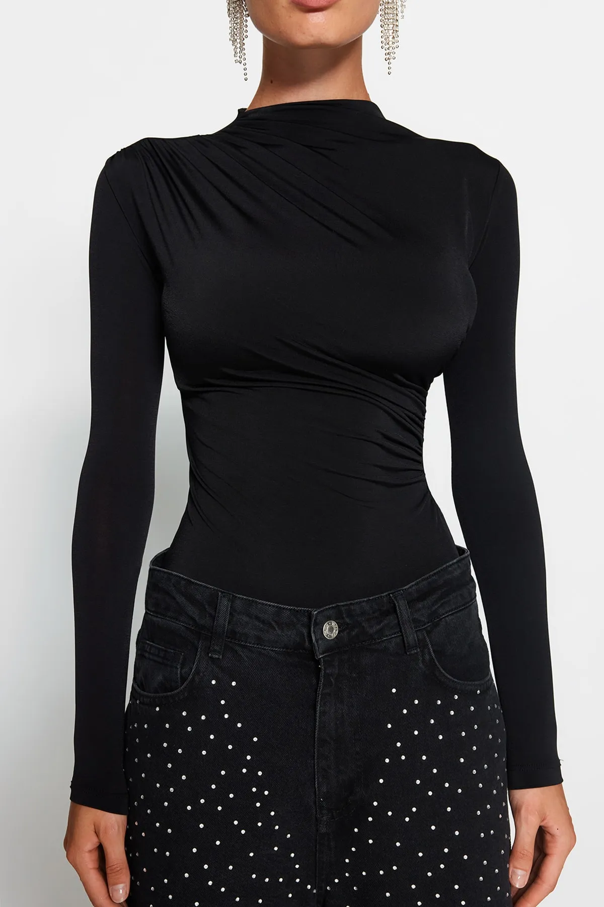 Trendyol Collection  Schwarzer Body mit Sitzkragen und Detail TPRAW24BD00007