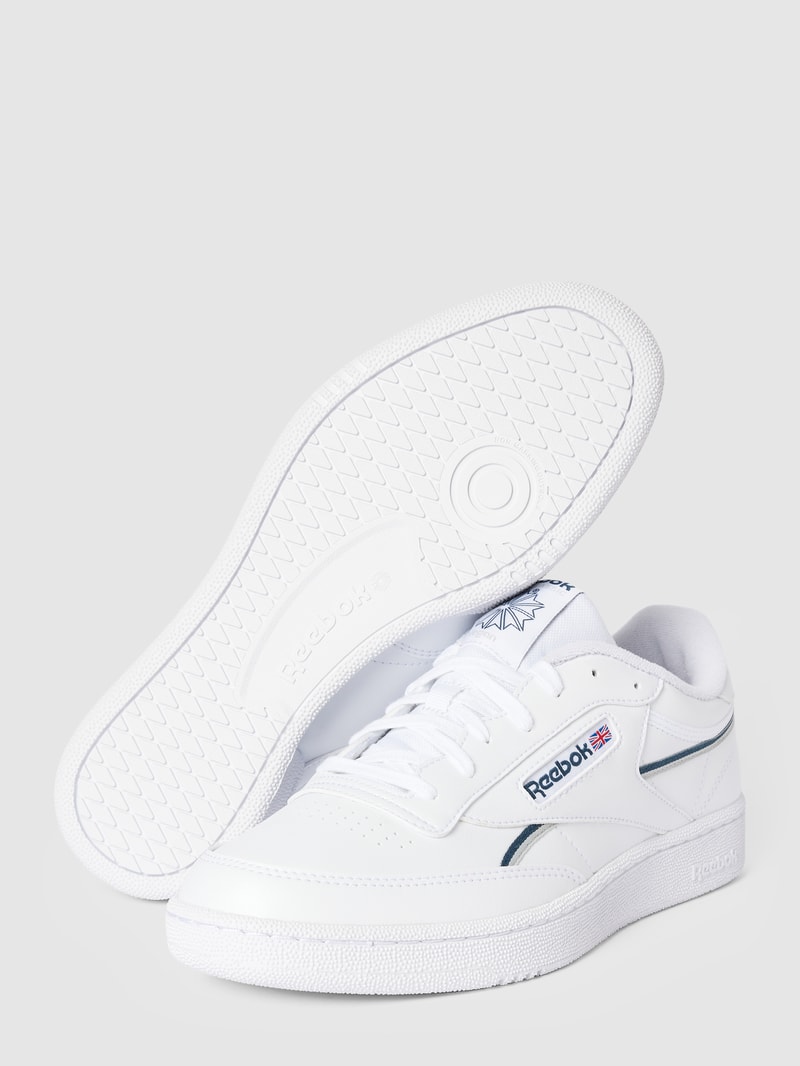 Sneaker mit Label-Detail in weiß
