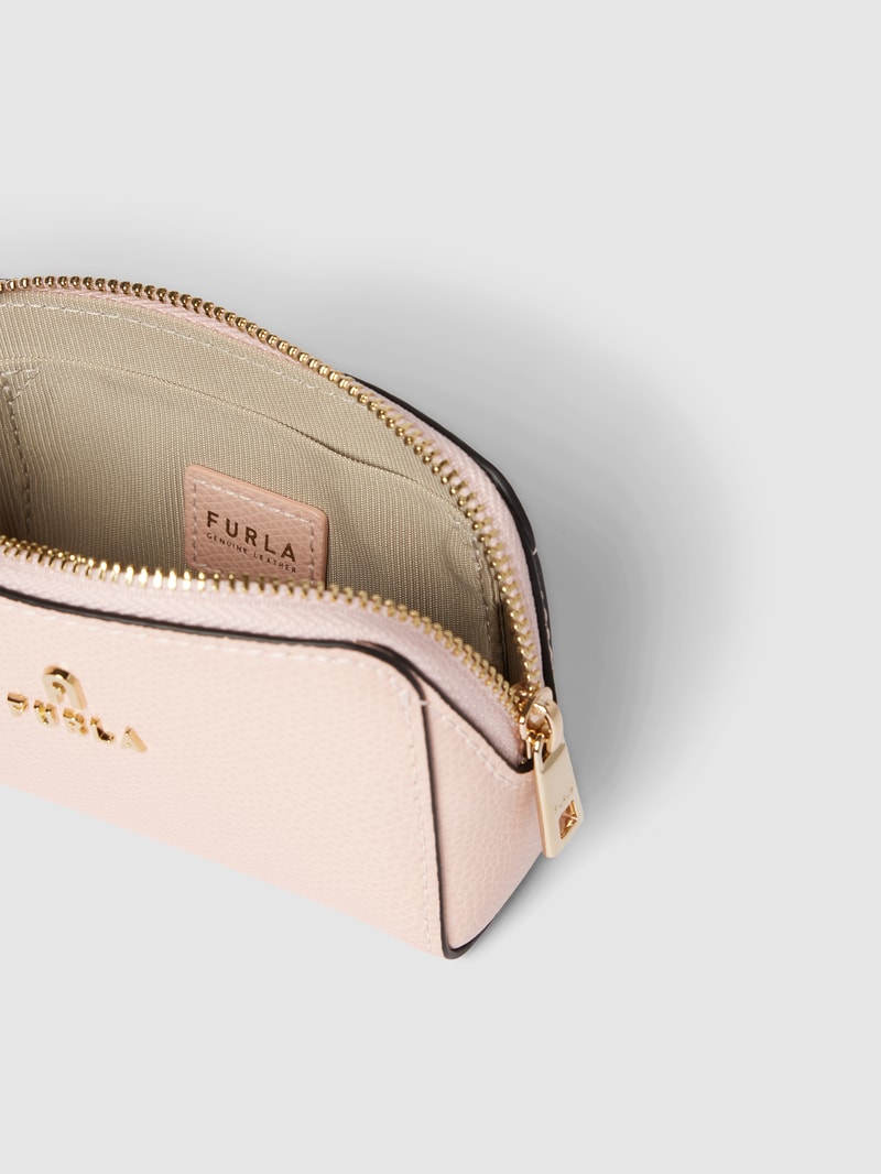 Kosmetiktasche mit Label-Applikation Modell 'CAMELIA' in rosa
