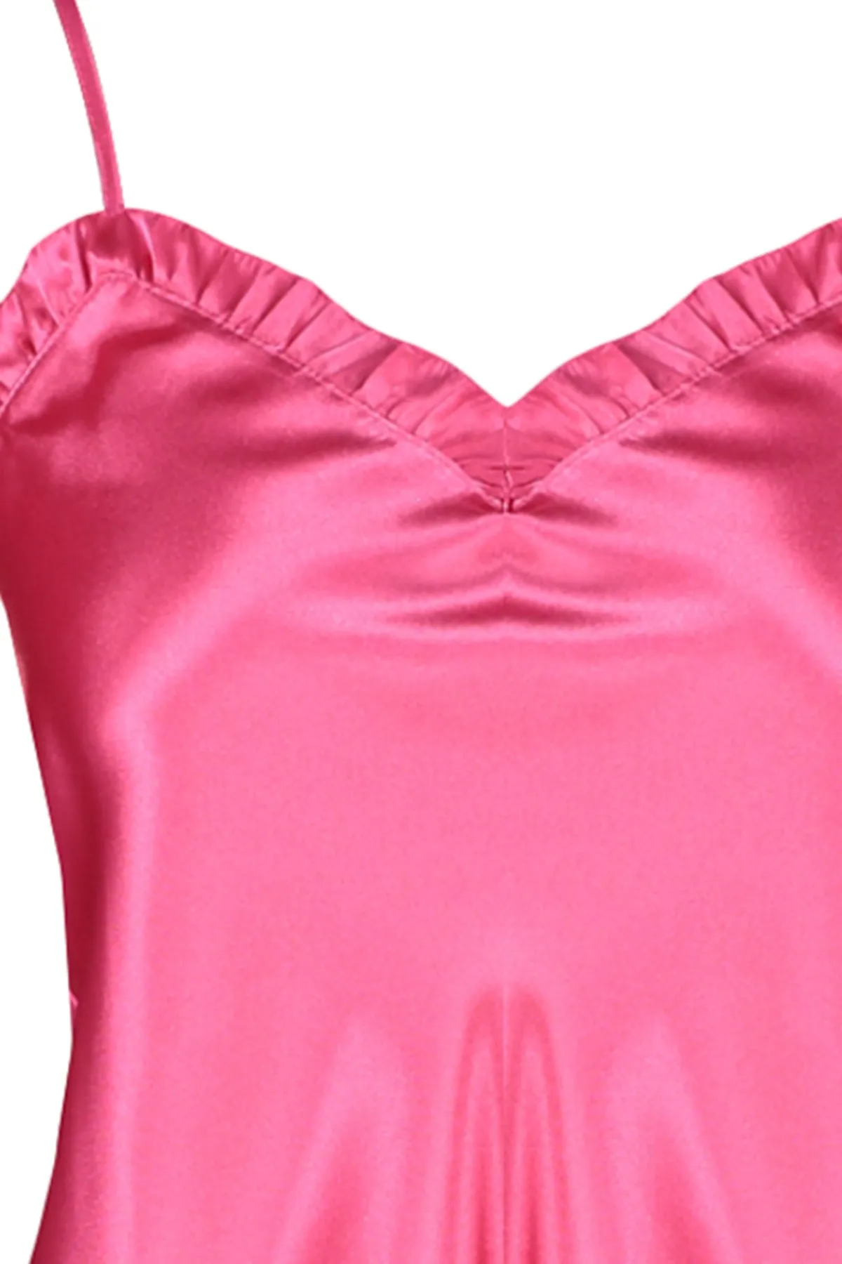 Trendyol Collection  Fuchsia Pyjama-Set aus gewebtem Satin mit Rüschen und Seilträgern THMSS22PT0274