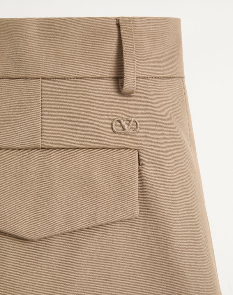 Valentino Bermudashorts i bomuldsgabardin med V-logo-broderi og opsmøg
