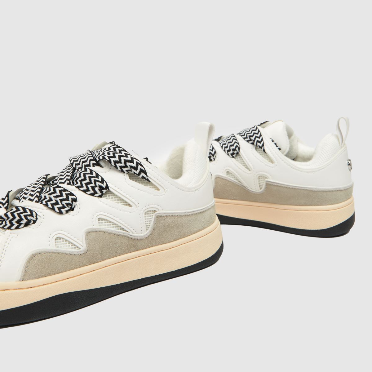 Steve Madden boty na skateboarding v bílé a béžové barvě