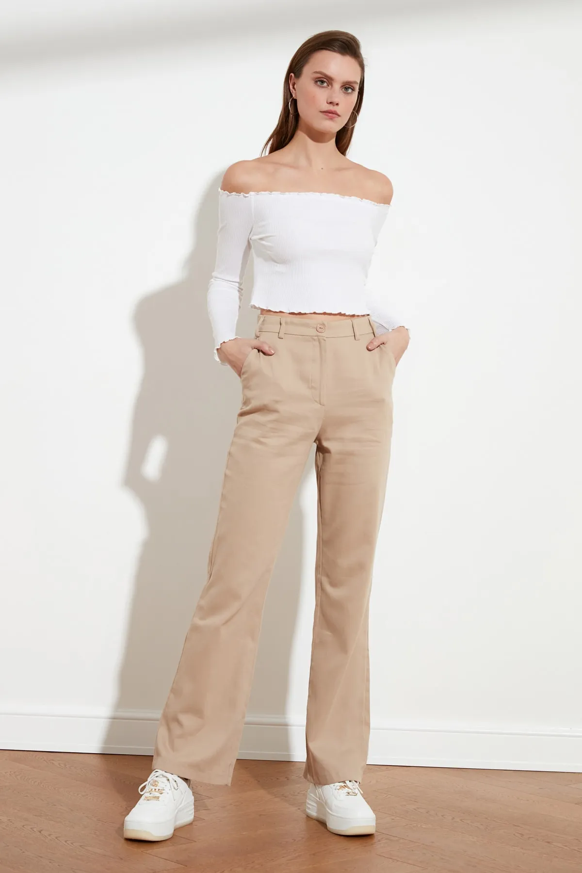 Trendyol Collection  Beige gewebte Hose mit weitem Bein TWOSS21PL0109