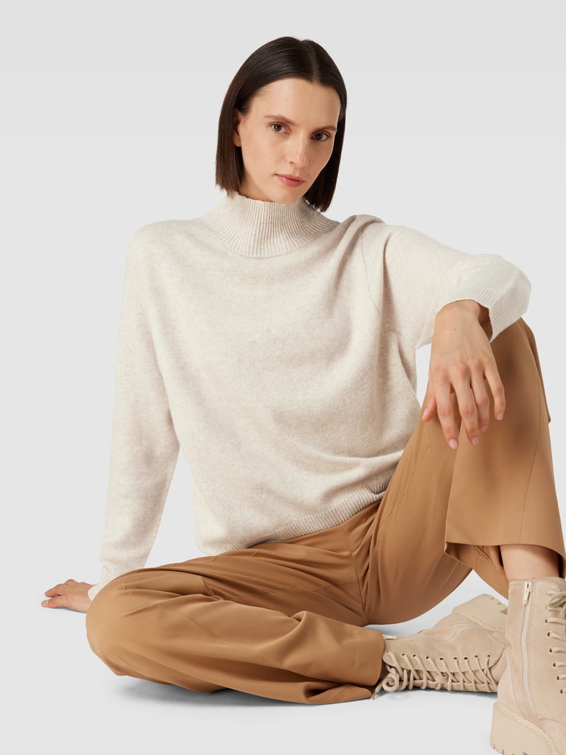 Strickpullover mit Stehkragen in offwhite