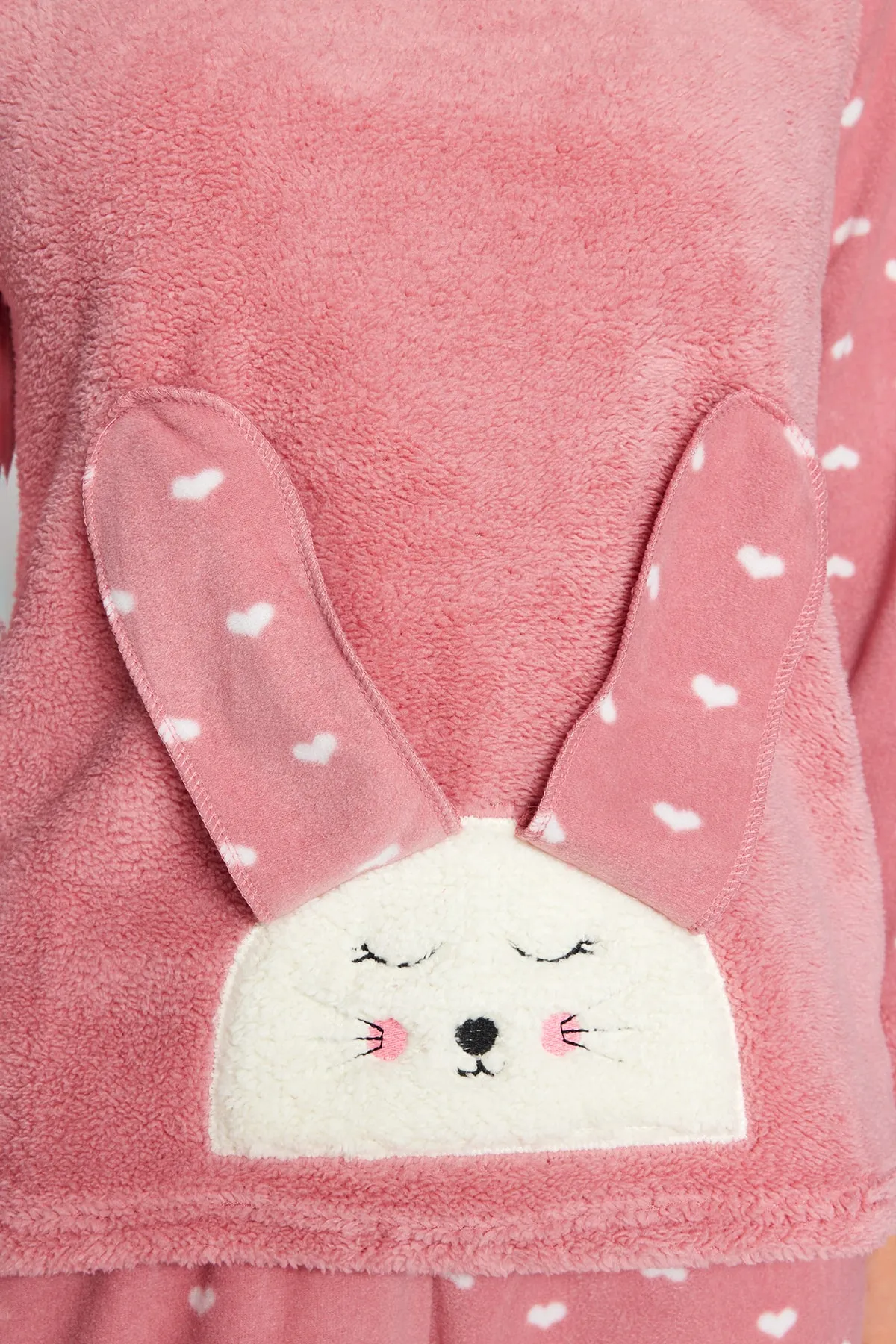Trendyol Collection  Puderfarbenes 3-teiliges Pyjama-Set aus Plüschstrick THMAW21PT0666