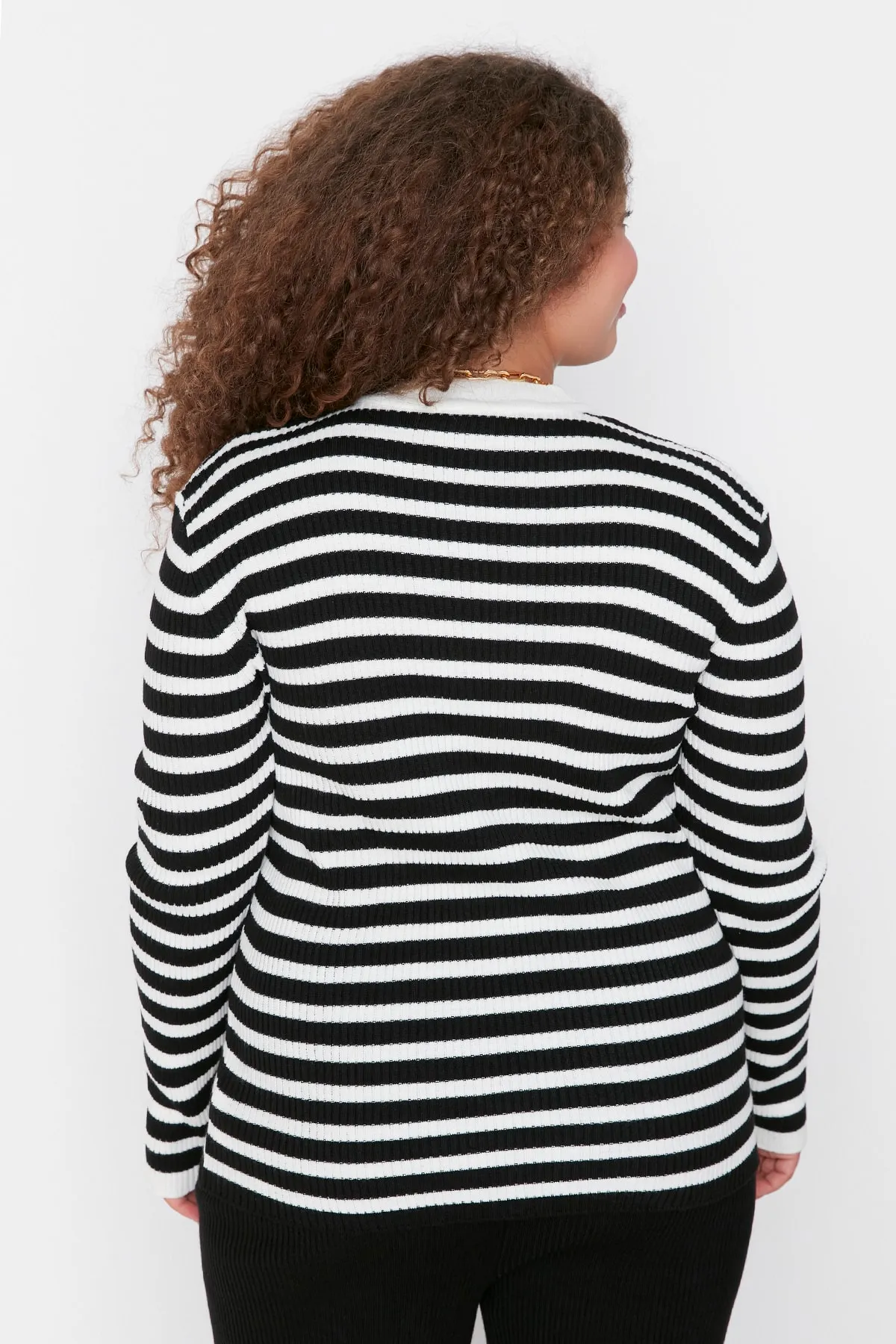 Trendyol Curve  Große Größen in Pullover  - Schwarz - Figurbetont
