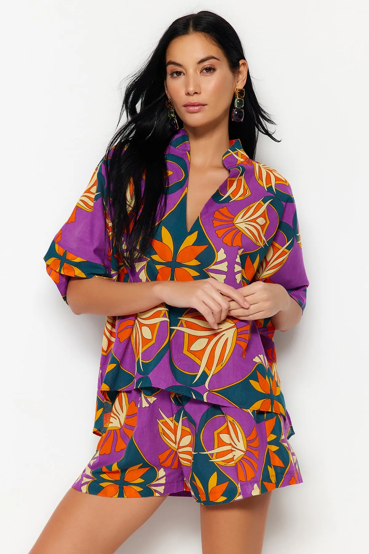 Trendyol Collection  Set aus Hemd und Shorts aus 100 % Baumwolle mit ethnischem Muster TBESS23AU00147