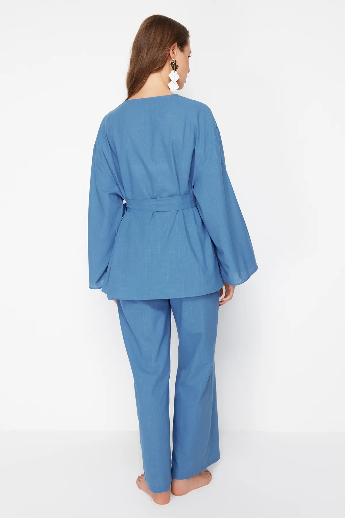 Trendyol Collection  Blaues, gewebtes, besticktes Kimono-Hosen-Set mit Gürtel TBESS24AU00071