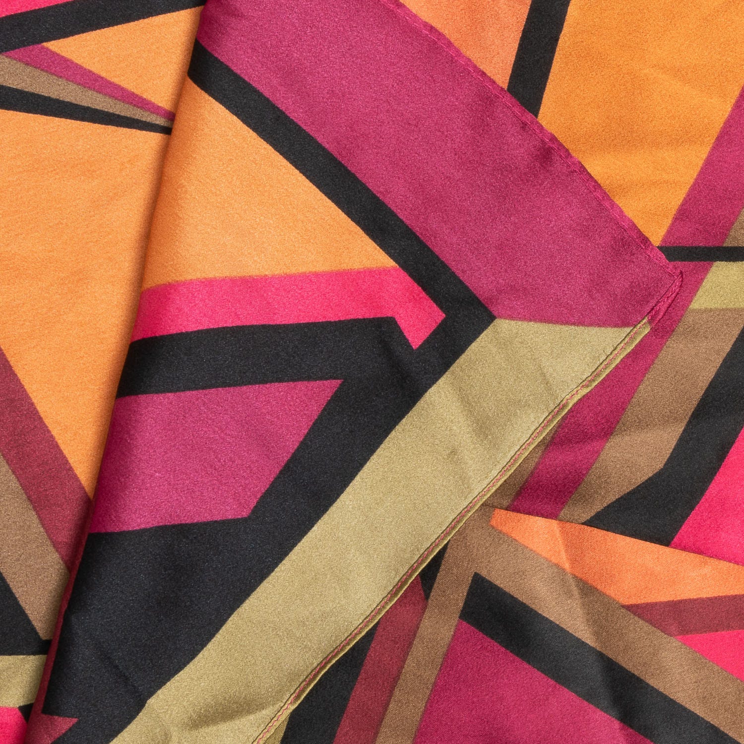Foulard carré kaki motifs graphiques