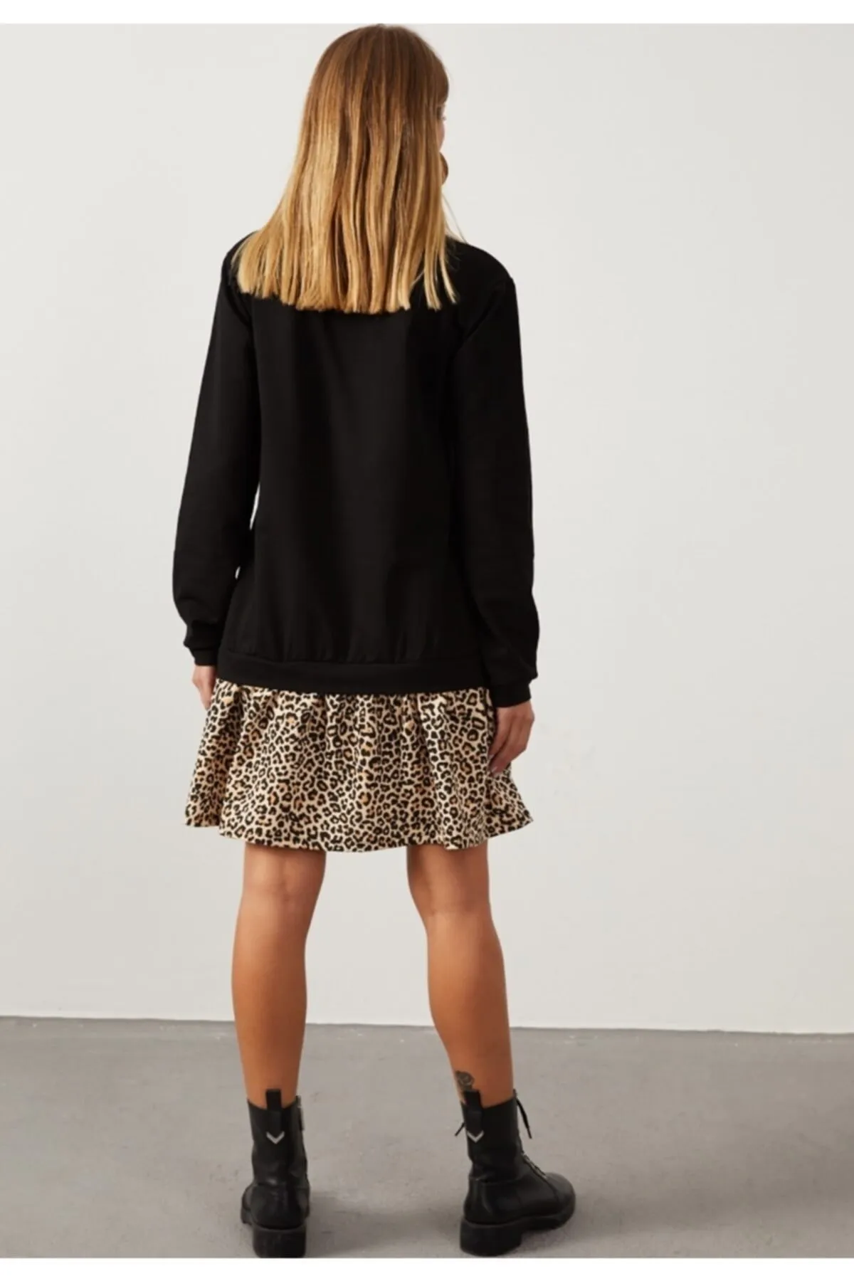 Cool & Sexy  Schwarzes Sweatkleid mit Leopardenmuster für Damen B16