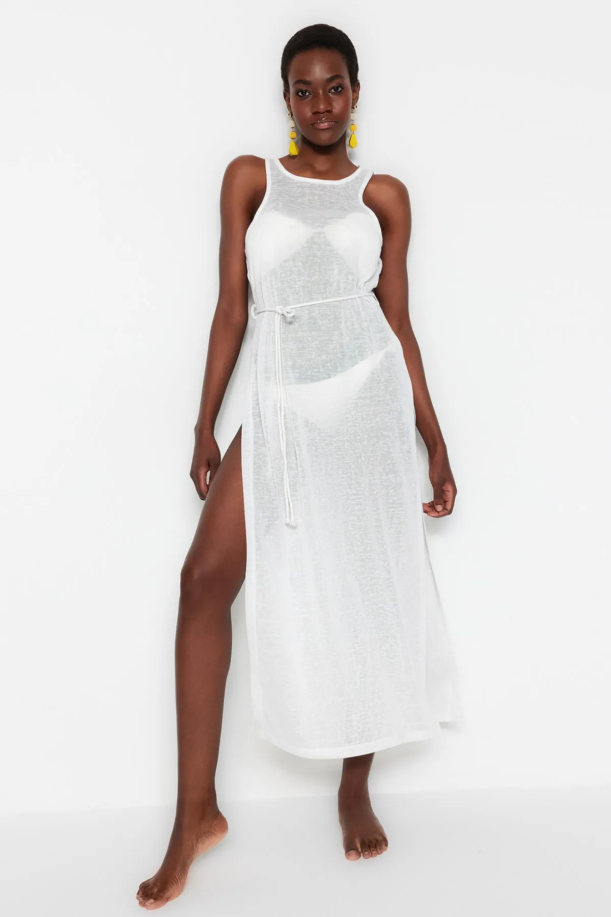 Trendyol Collection  Ecrufarbenes, gestricktes Maxi-Strandkleid mit Schlitz für die Braut TBESS21EL2991