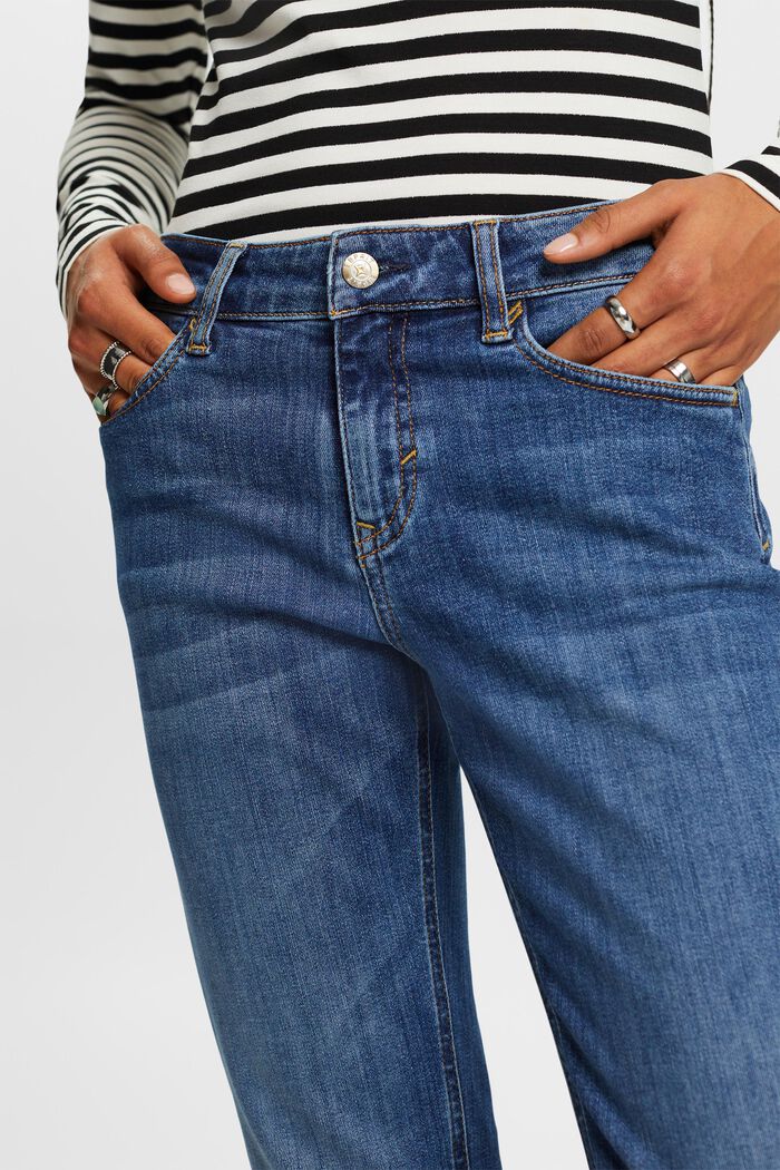 Gerade geschnittene Jeans mit mittelhohem Bund