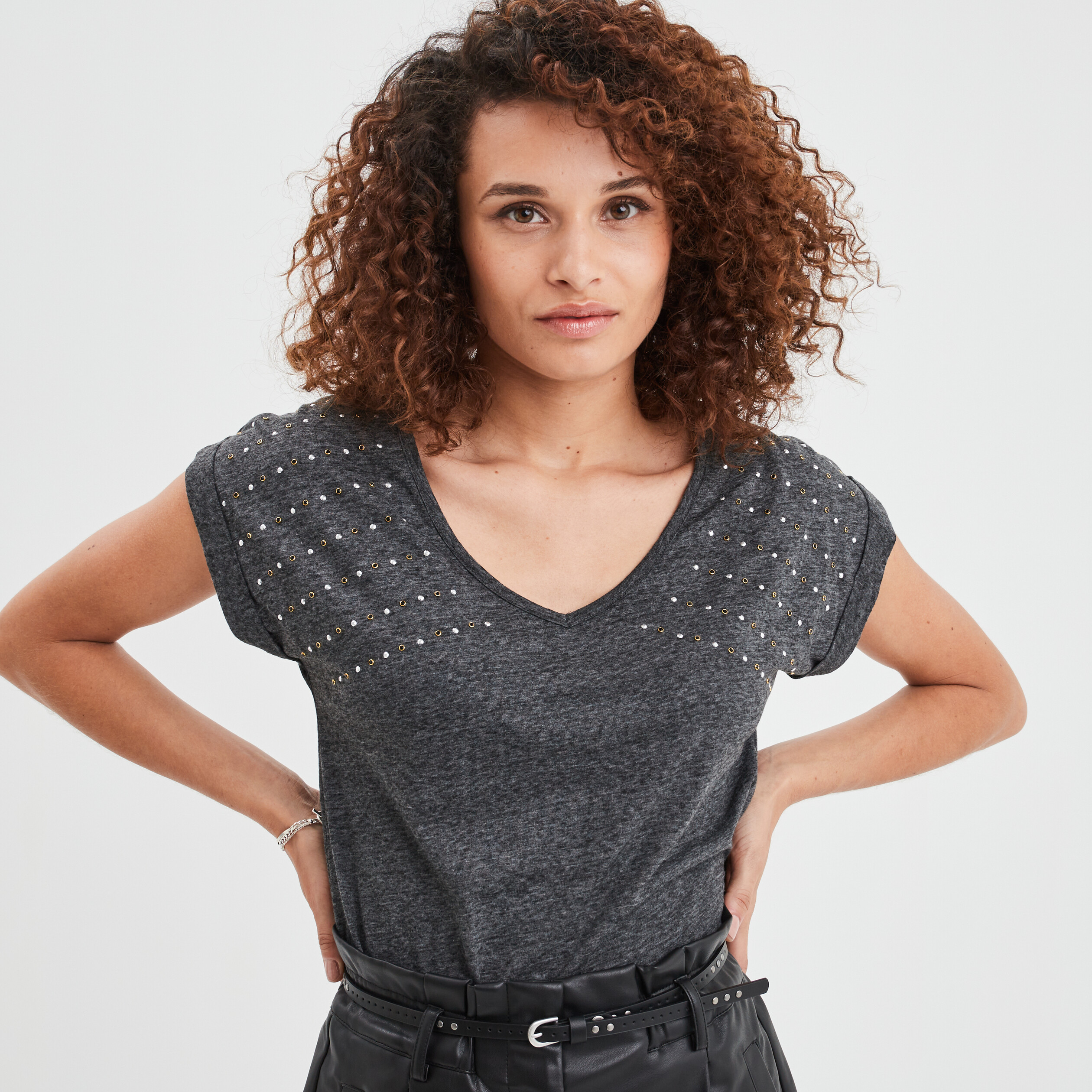T-shirt avec clous oversize Liberto gris foncé femme | La Halle