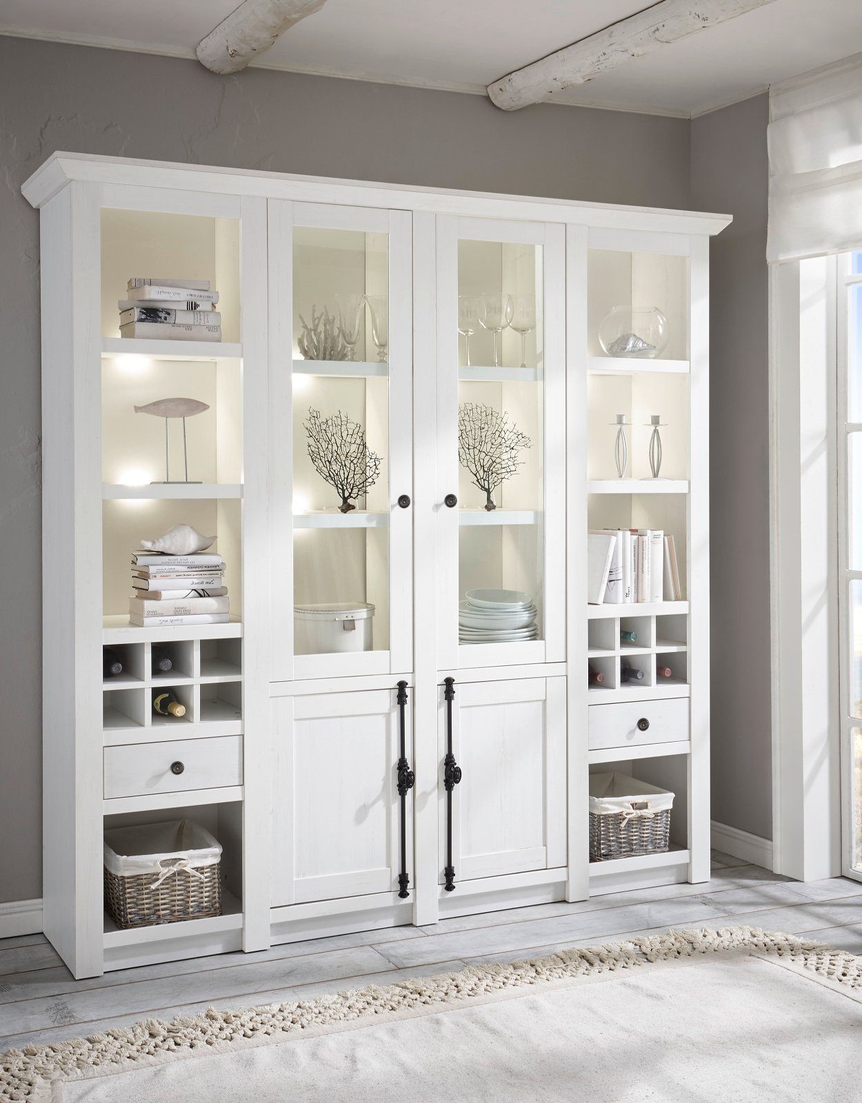 Furn.Design Buffet Hooge (Buffetschrank in weiß Pinie Landhaus, 194 x 207 cm) mit Weinregalen, mit Drehriegelverschluss