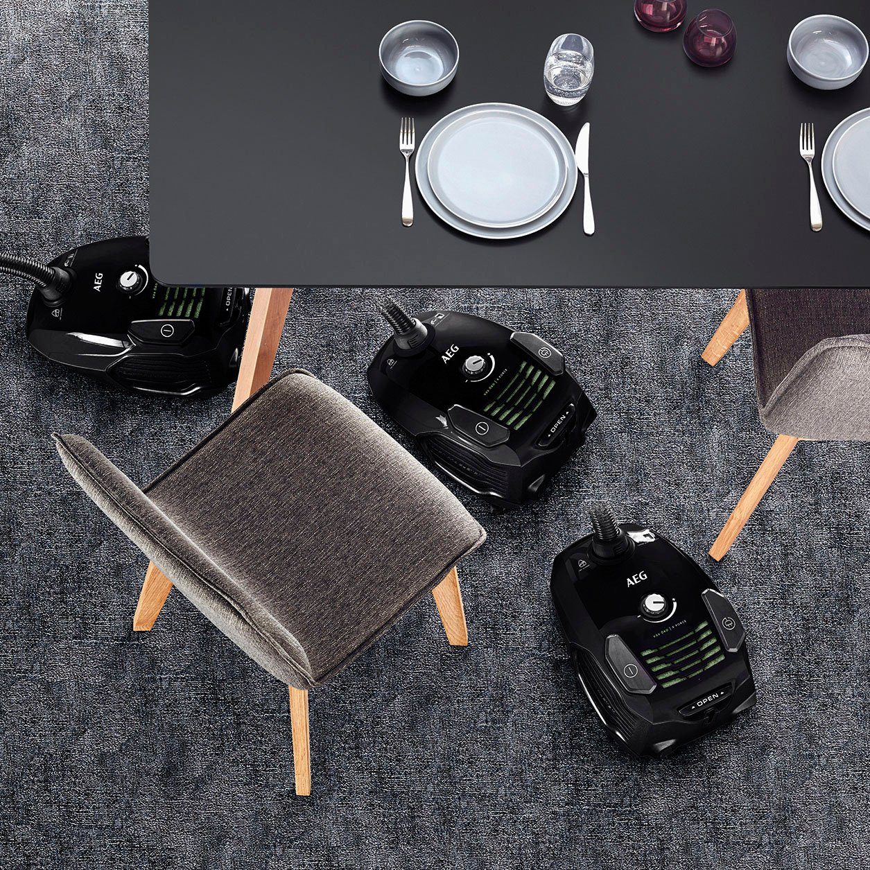 AEG Bodenstaubsauger VX6 ÖKO (VX6-2-ÖKOX), 650 W, mit Beutel, 60% Recyclingmaterial, 9 m Aktionsradius, inkl. Hartbodendüse