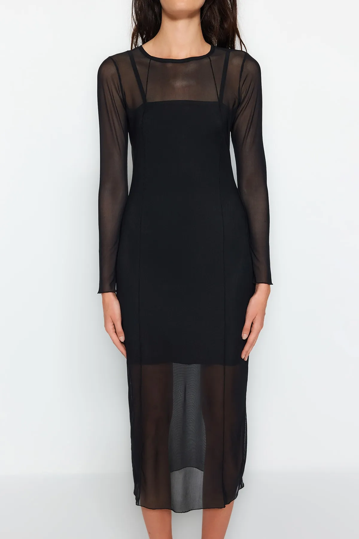 Trendyol Collection  Schwarzes, mit Tüll gefüttertes, figurbetontes Midi-Strickkleid TWOAW24EL00164