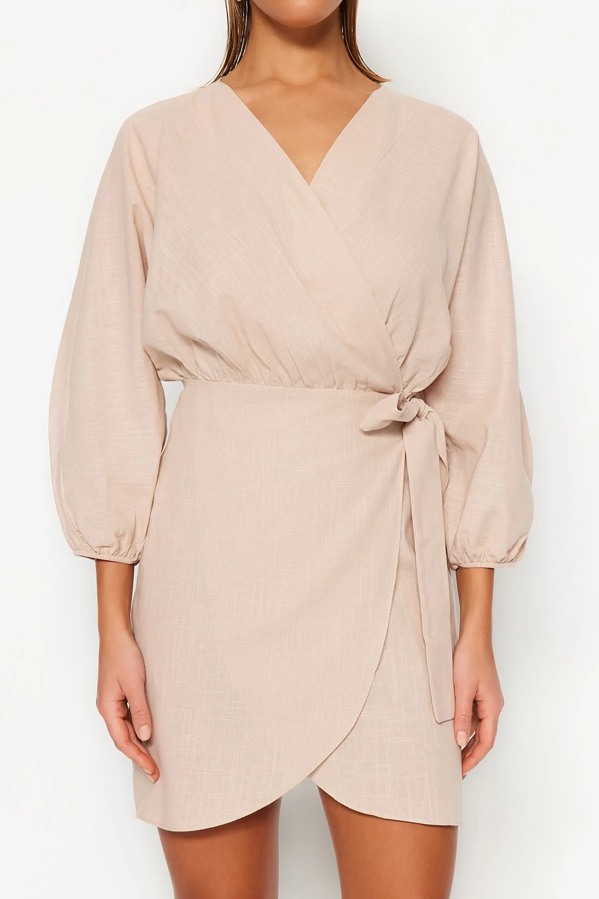 Trendyol Collection  Beigefarbenes Mini-Strandkleid aus gewebtem Zweireiher aus 100 % Baumwolle TBESS23EL00176