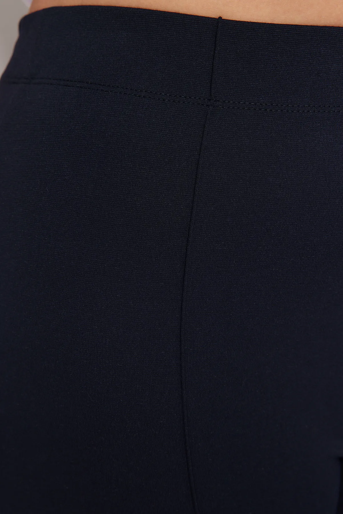Trendyol Curve  Marineblaue spanische Strickhose mit hohem Bund und Schlitz und detailliertem Schnitt TBBAW23AR00002