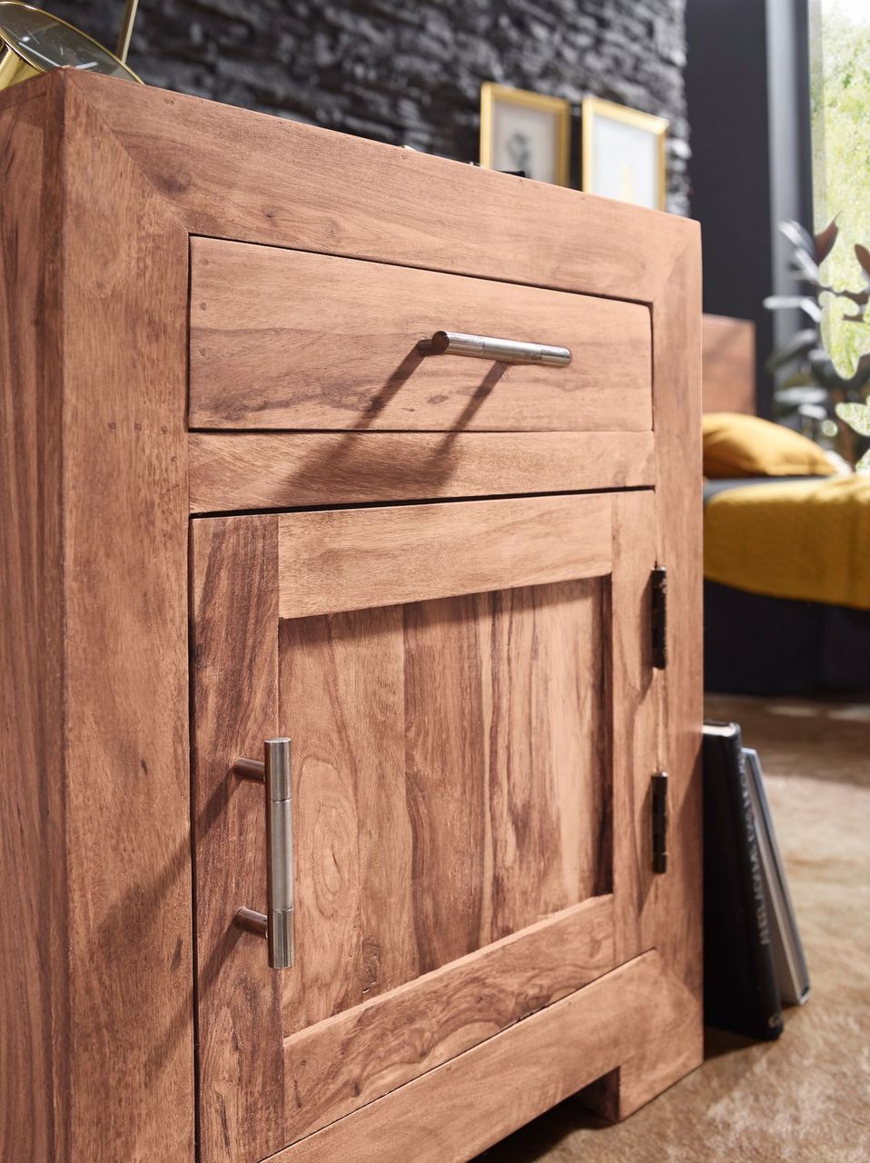 Wohnling Nachttisch Massivholz Akazie Design Nachtkommode 60 cm mit Schublade und Tür Nachtschrank für Boxspringbett